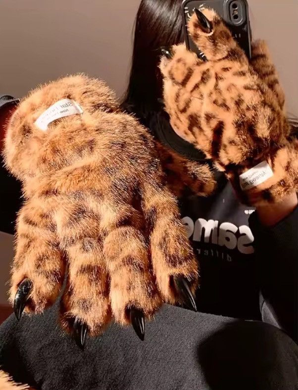 Other Plush Leopard Paw Claw Winter Gloves Women’s Size ONE SIZE - 2 Thumbnail
