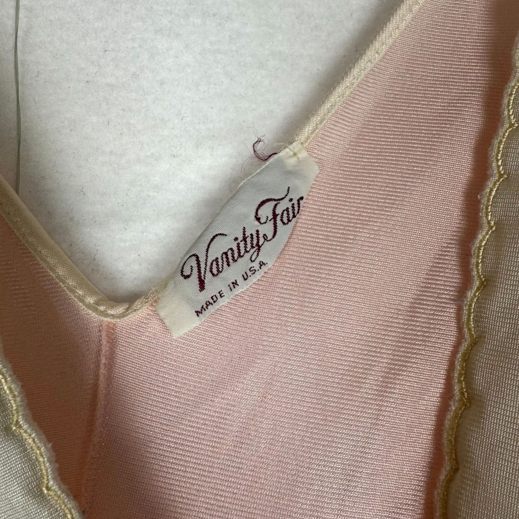 Vintage VINTAGE Vanity Fair Pink Satin Night Gown Dress Satin Nightgown Eveningwear 1970s USA Womens S Size S / US 4 / IT 40 - 7 Thumbnail