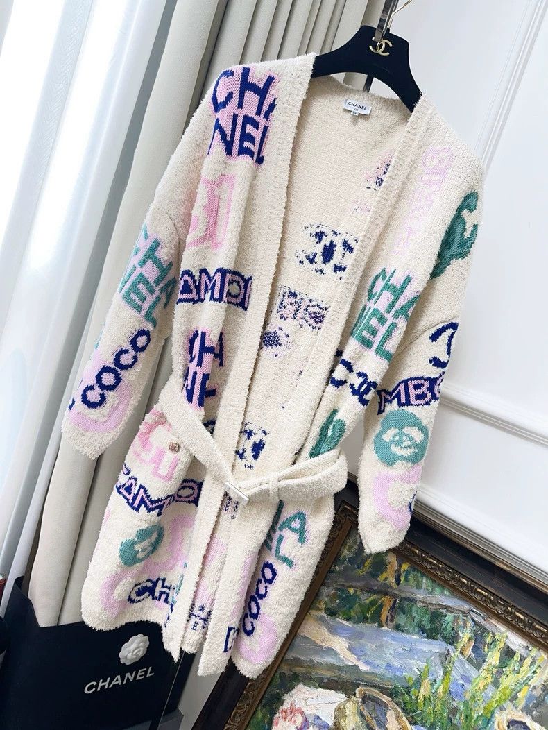 Chanel Chanel 23p popular Jennie's same color letter logo beige k Size S / US 4 / IT 40 - 1 Thumbnail