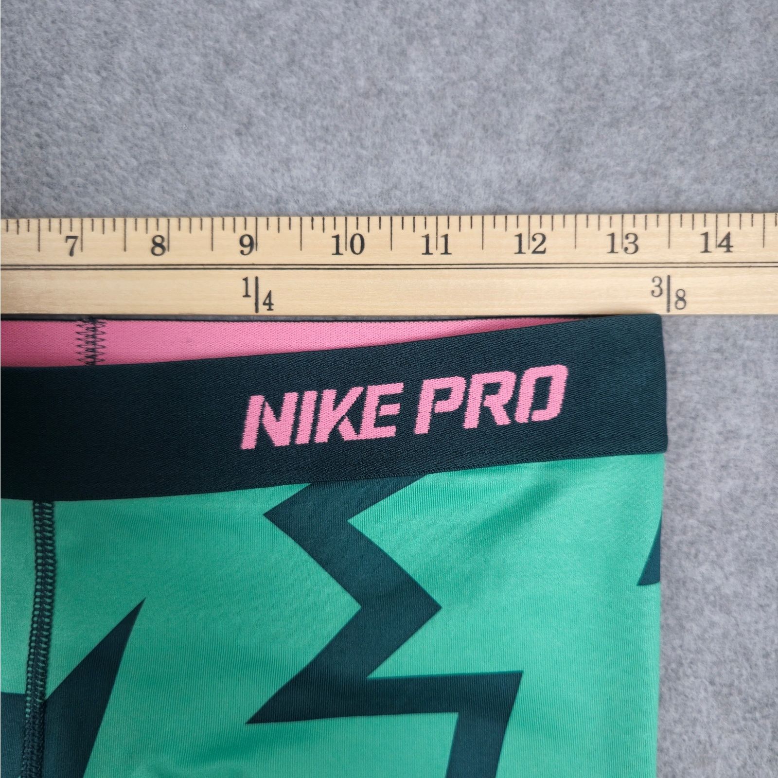 Nike NWT Nike Pro Small Green Graphic Print Capri Leggings Size 26" / US 2 / IT 38 - 11 Thumbnail