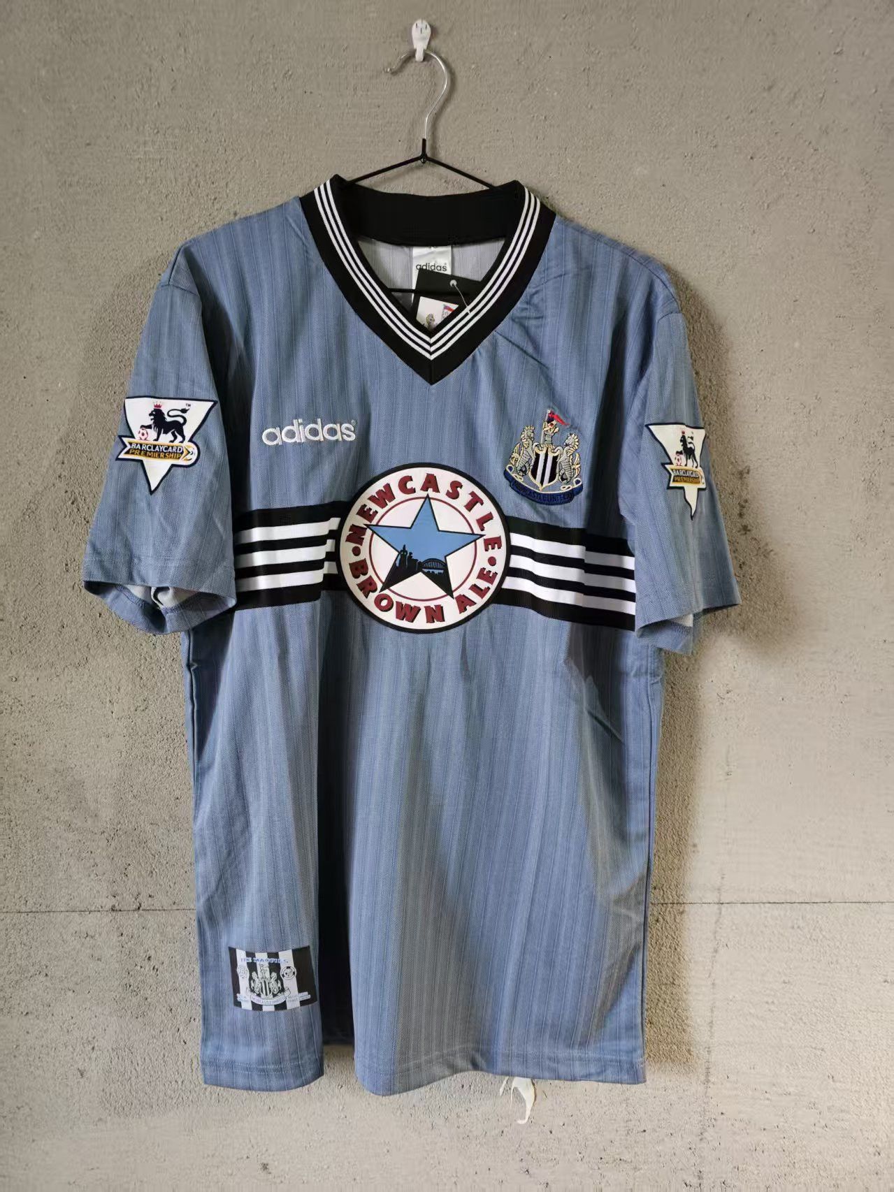 Other 1995 96 Newcastle United #9 Alan Shearer Jersey Size US L / EU 52-54 / 3 - 2 Thumbnail