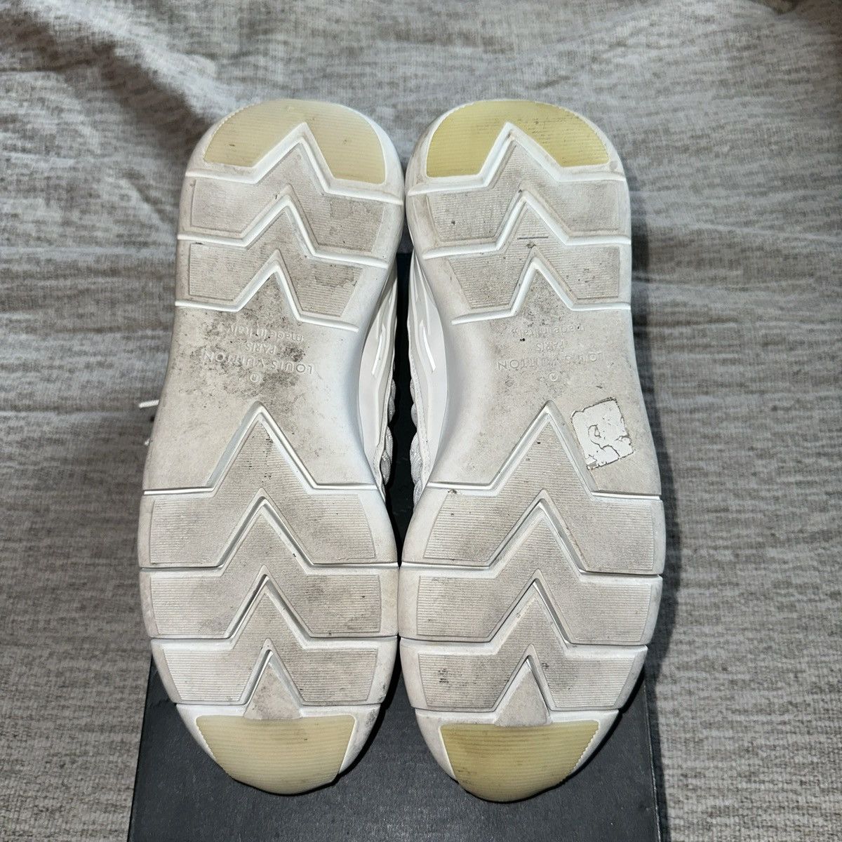 Louis Vuitton Louis Vuitton Fastlane Sneaker White Sz. 9 Size US 9 / EU 42 - 6 Thumbnail
