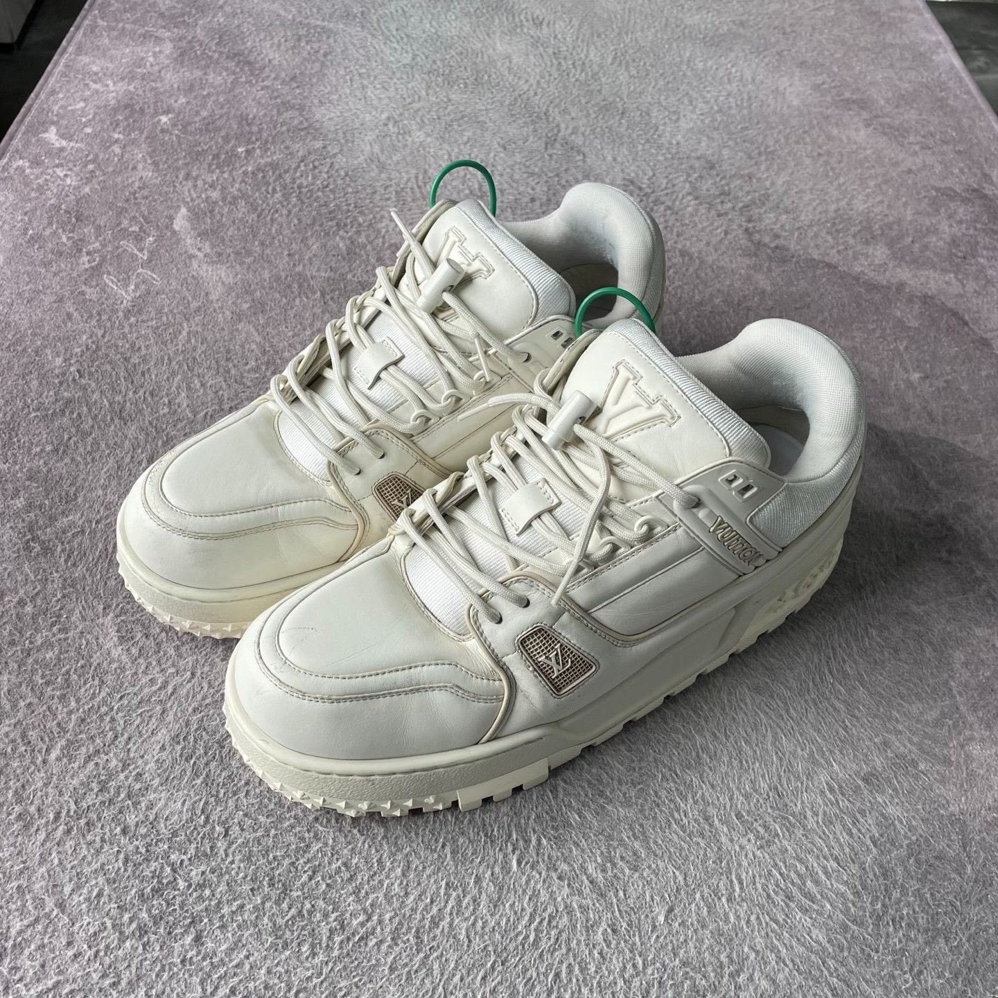 Louis Vuitton Louis Vuitton Training White Lowtop Sneakers 44 Men Size US 10.5 / EU 43-44 - 1 Thumbnail