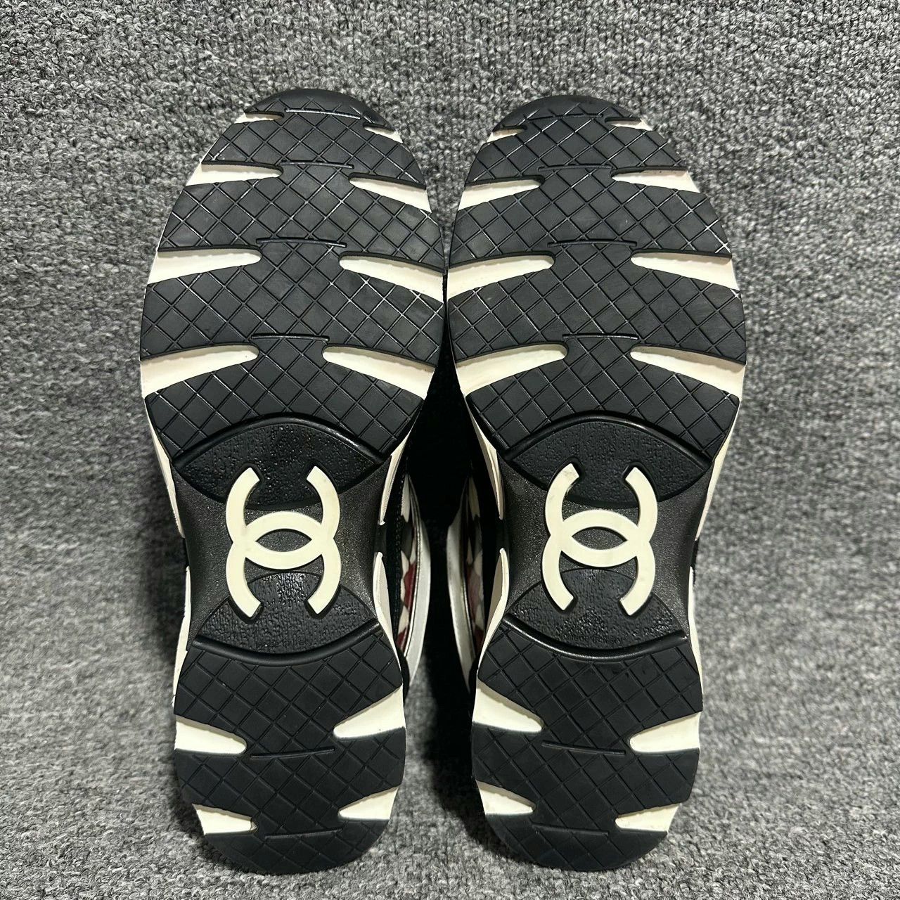 Chanel Chanel graffiti sneakers Size US 8 / IT 38 - 9 Thumbnail