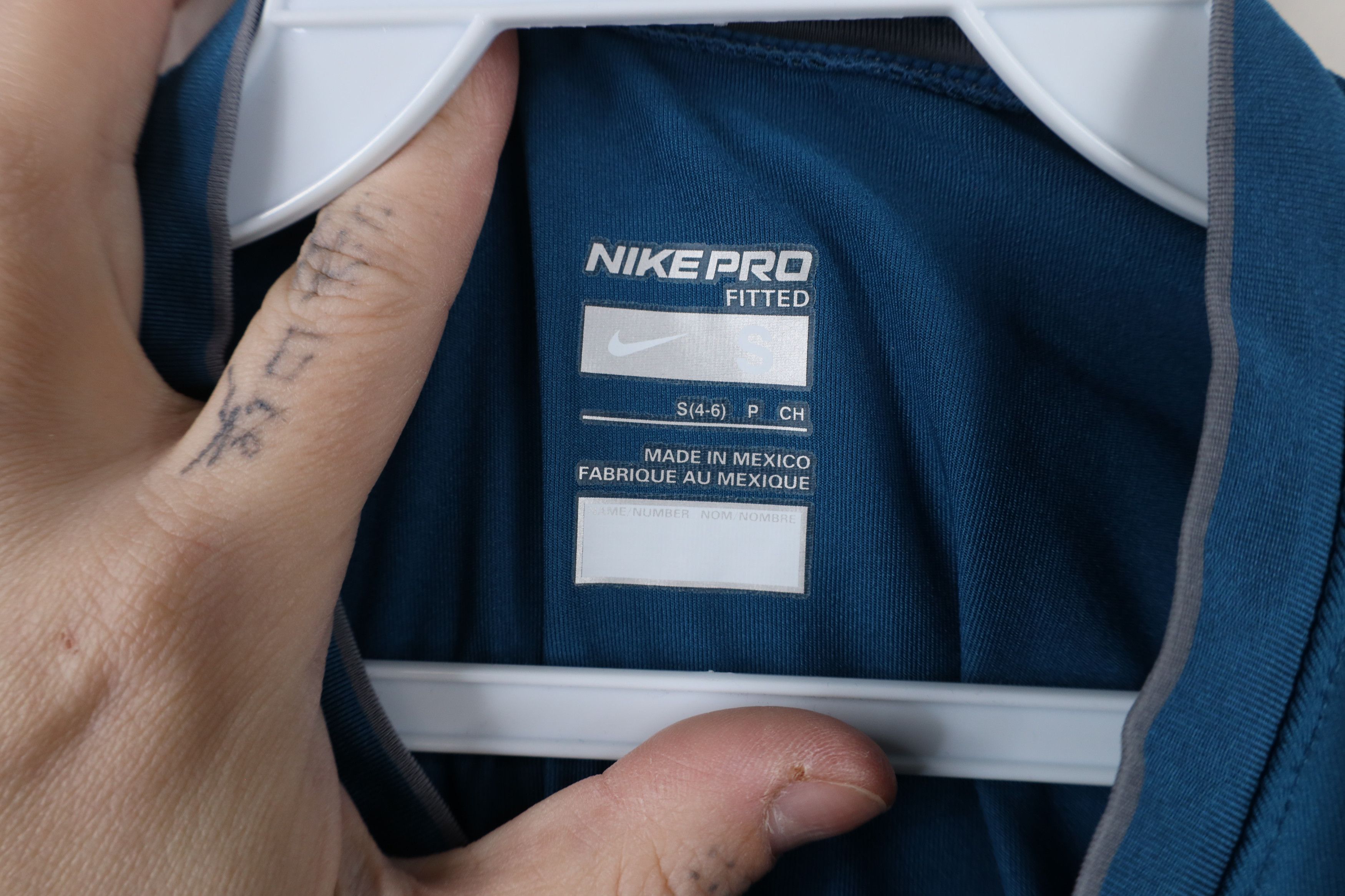 Nike × Vintage Nike Pro Combat Compression Gym Training V-Neck T-Shirt Blue Size S / US 4 / IT 40 - 9 Thumbnail
