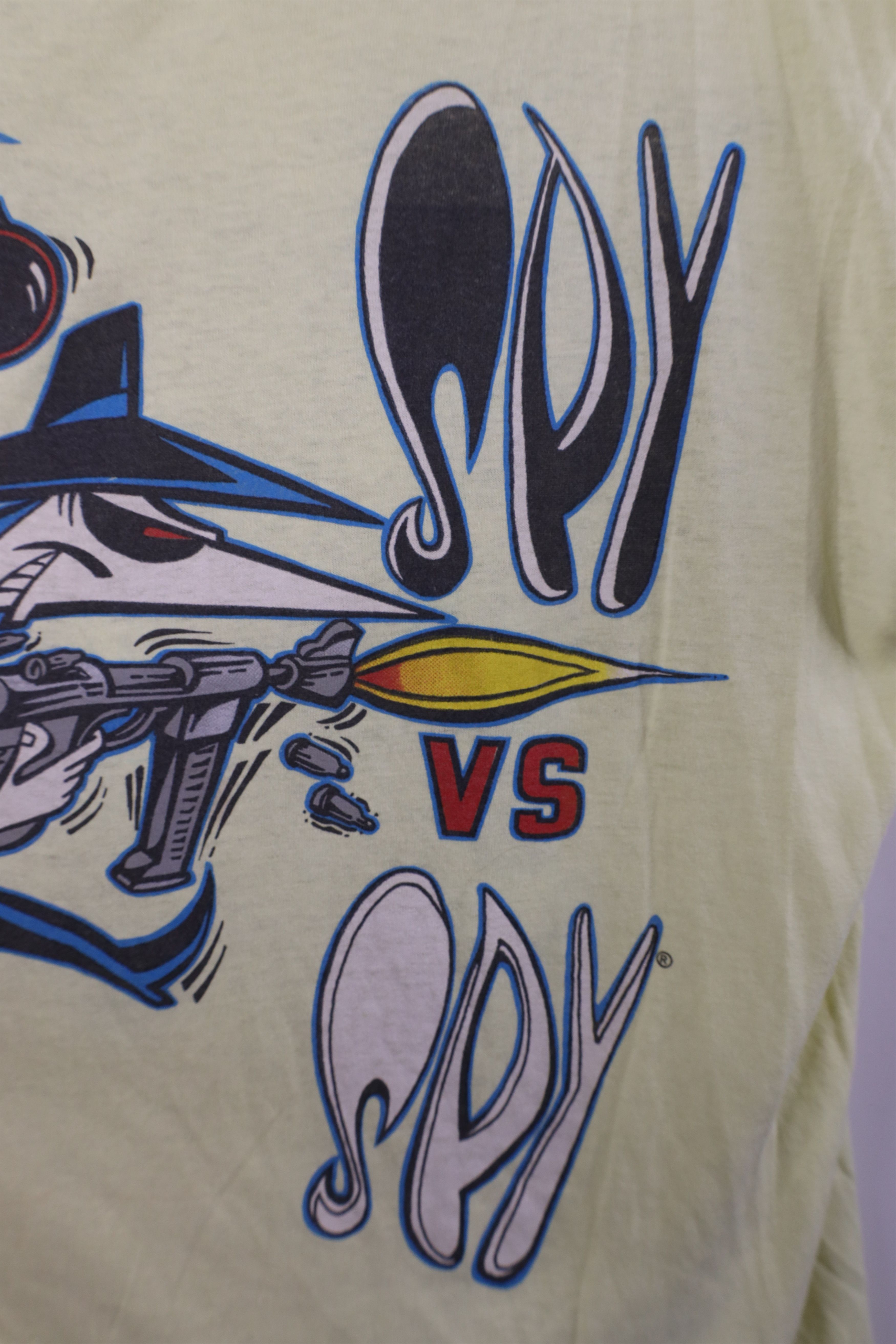 Vintage Vintage 80s Mad Magazine Spell Spy vs Spy T-Shirt Yellow USA Size US XL / EU 56 / 4 - 5 Thumbnail