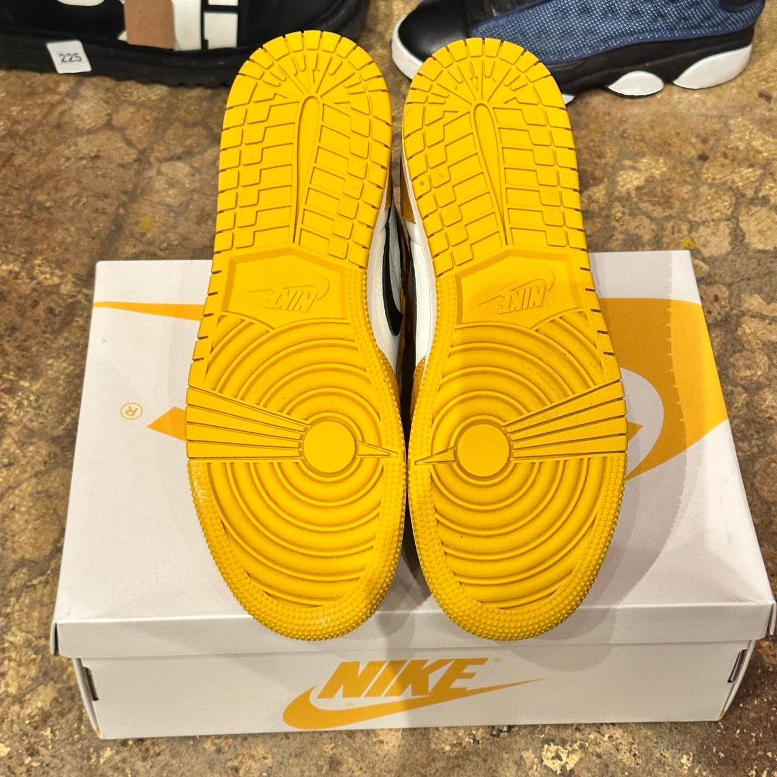 Nike Air jordan 1 retro Size US 6.5 / EU 39-40 - 5 Thumbnail