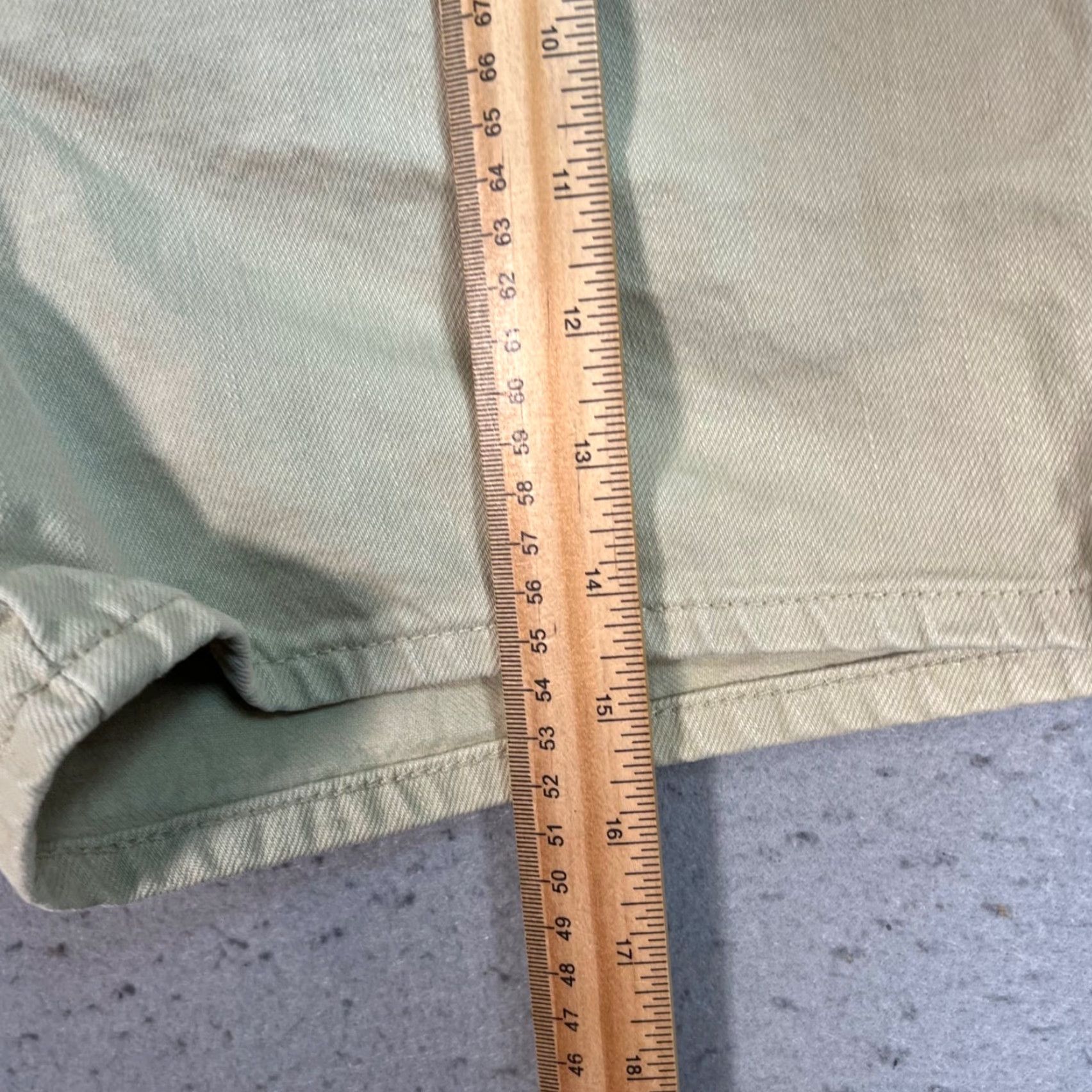 Uniqlo VINTAGE Uniqlo U Womens Khaki High-Waisted Denim Shorts 28 in Waist Denim Cotton Flat Front 4 in Inseam Khaki Womens 28 in Waist City/Brand Info Size 28" / US 6 / IT 42 - 6 Thumbnail