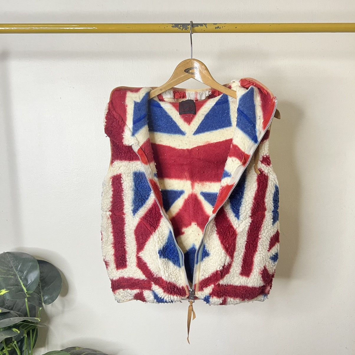 If Six Was Nine RNA Bold Graphic Union Jack Flag hooded Sherpa Fleece Vest Size US M / EU 48-50 / 2 - 8 Thumbnail