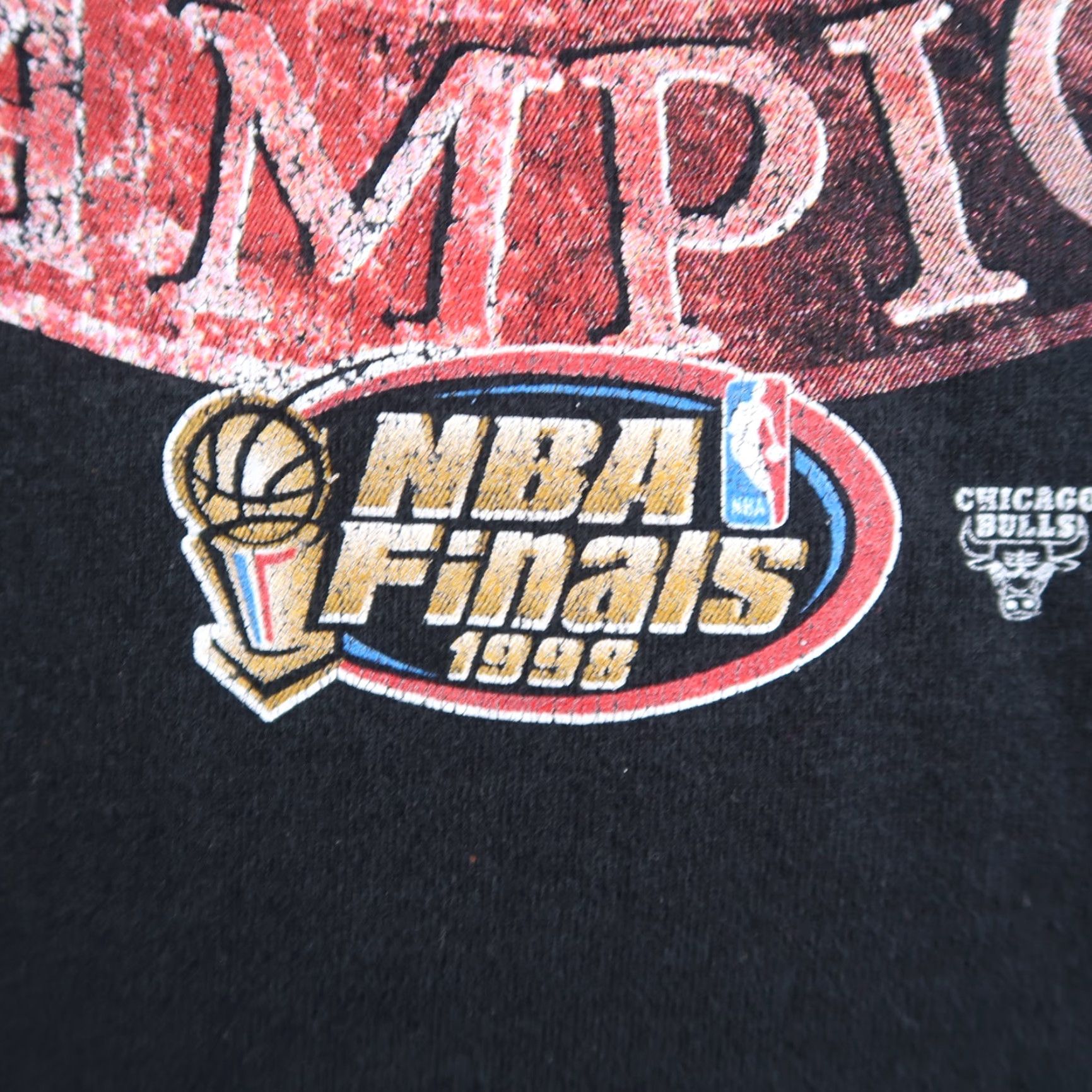 Starter VINTAGE Chicago Bulls Tour 1998 Champions Graphic T-Shirt XL Men Black 90s NBA Starter Shirt Sports Boys Size US XL / EU 56 / 4 - 4 Thumbnail