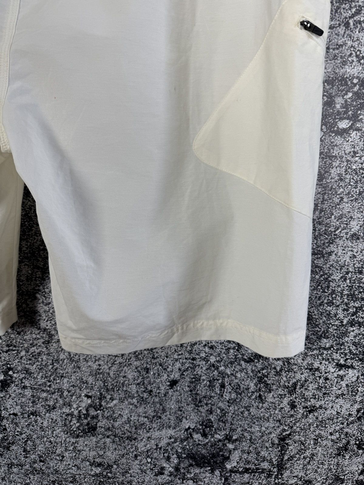 Nike Men’s Vintage Nike Cream Shorts With Map Logo Print Size 36 Size US 36 / EU 52 - 15 Thumbnail