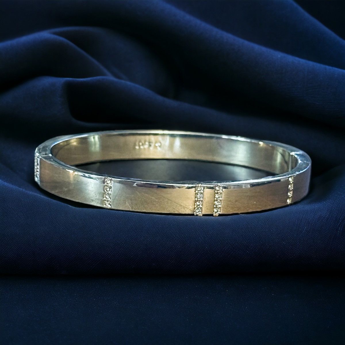 Loft Loft rhinestone detail hinged bangle bracelet Size ONE SIZE - 1 Thumbnail