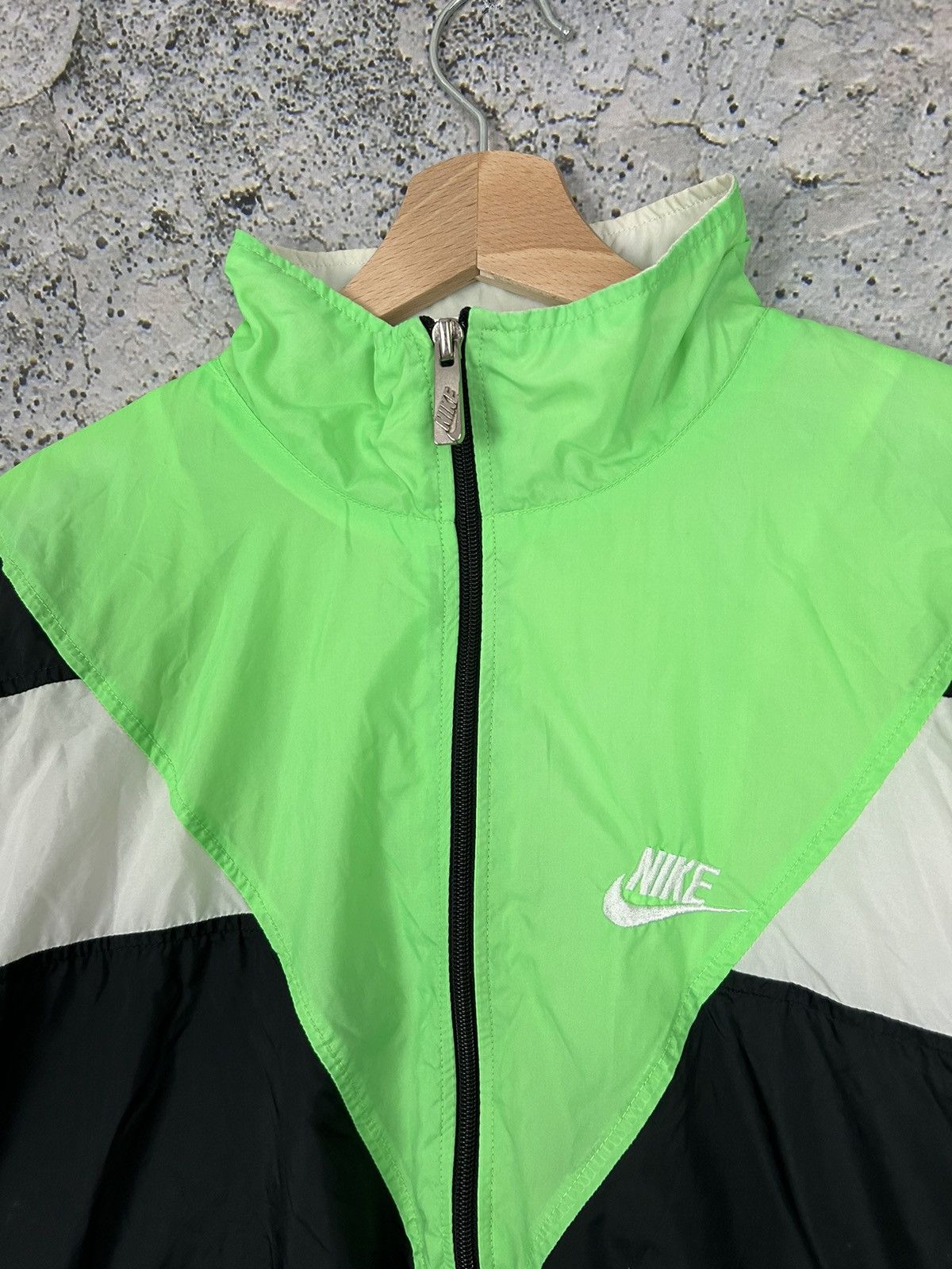 Nike Vintage Nike Grey Tag Nylon Track Light Jacket 90s Size US L / EU 52-54 / 3 - 3 Thumbnail