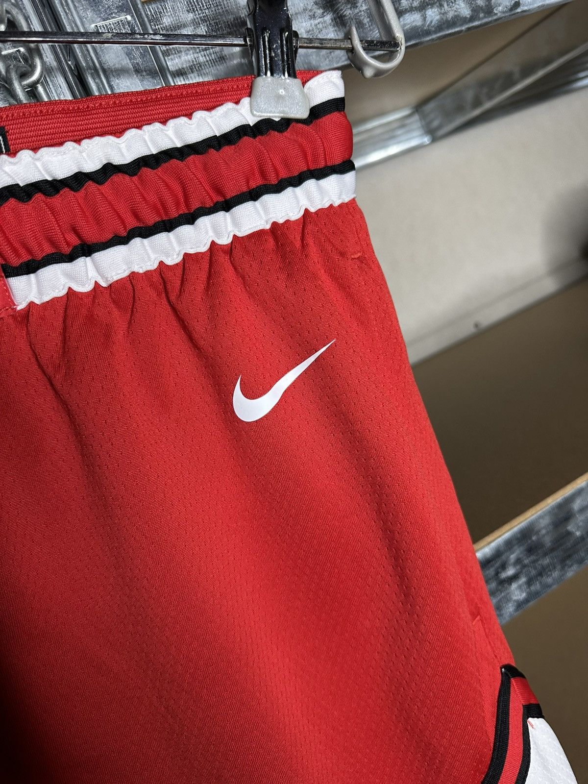 Nike Chicago Bulls Nike Men's NBA Red Swingman Shorts Size S (30) Size US 30 / EU 46 - 4 Thumbnail