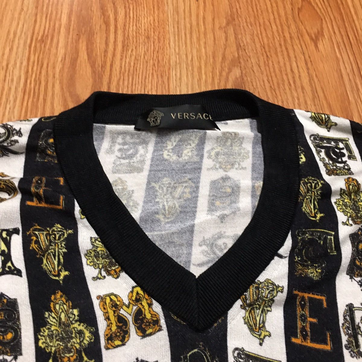 Versace VERSACE Virtus Silk Sweater Alphabet Black Gold Medusa EU38 Size S / US 4 / IT 40 - 8 Thumbnail