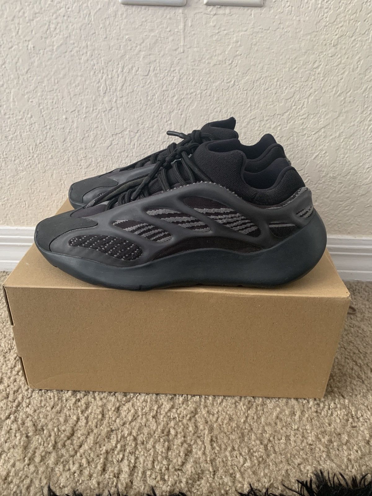 Yeezy 700 ALVAH size 8