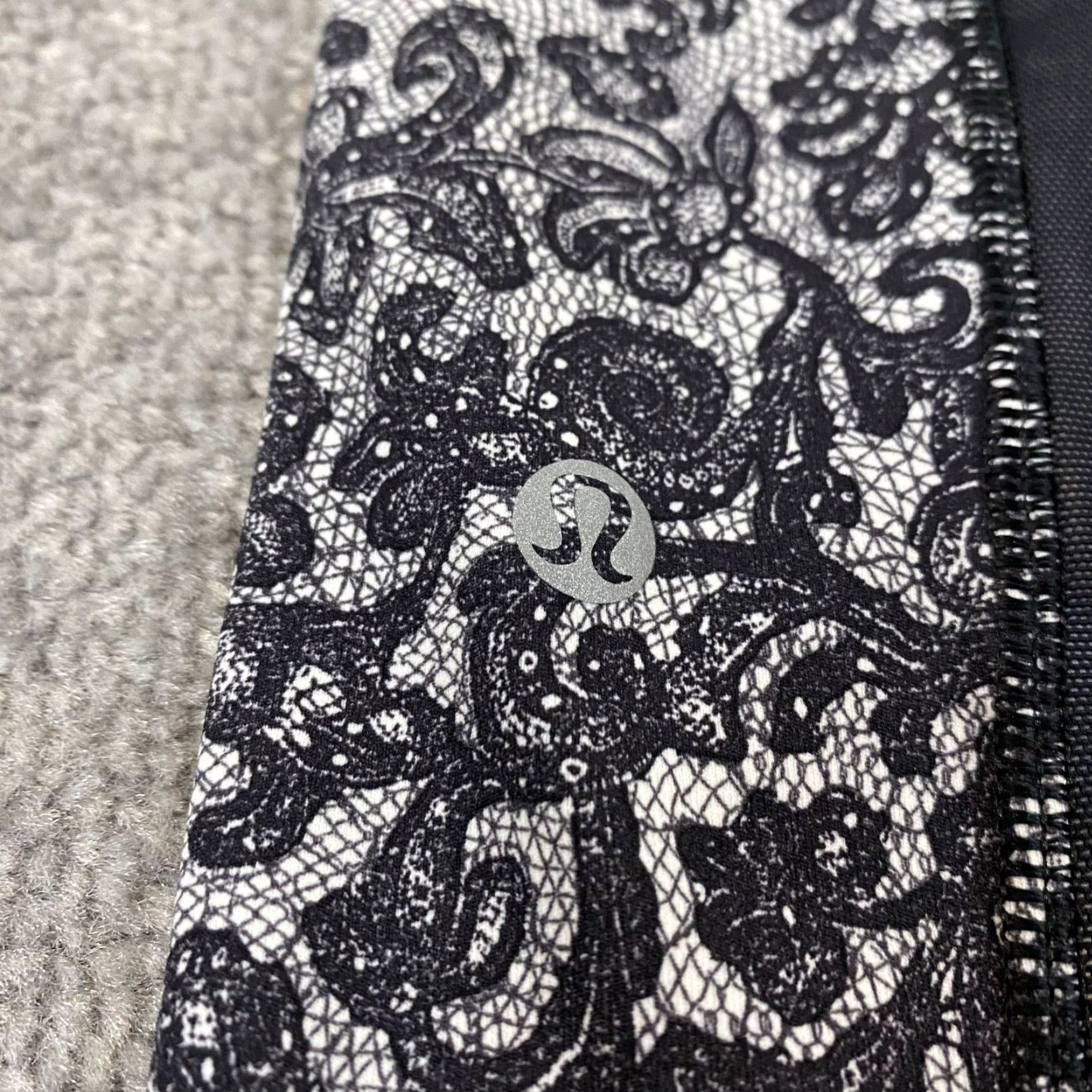 Lululemon Lululemon Leggings Womens 6 Wunder Under Black Floral Capris 16.5" Inseam Yoga Gym Running Size 28" / US 6 / IT 42 - 2 Thumbnail