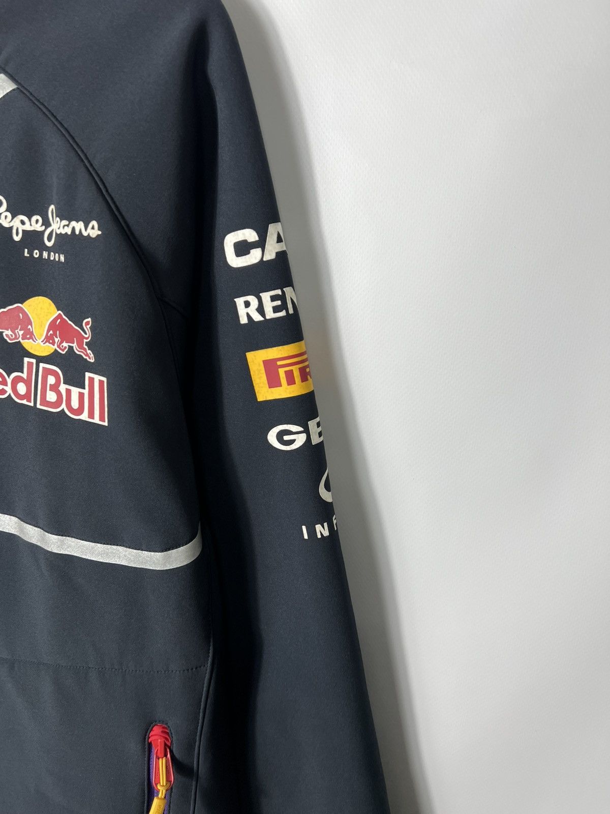 Formula 1 Vintage Infinity Red Bull Racing Jacket F1 Y2K Size US M / EU 48-50 / 2 - 3 Thumbnail