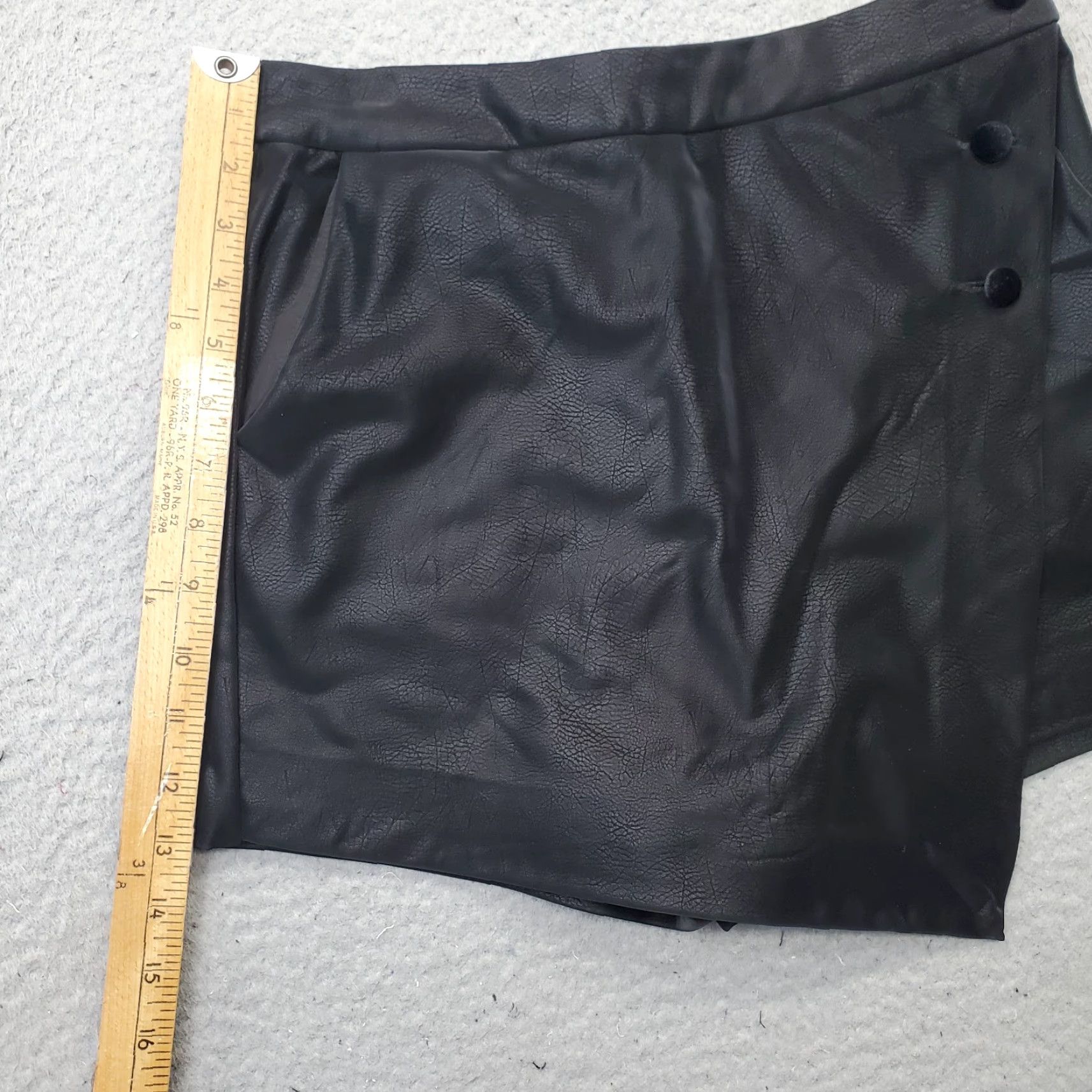 Guess GUESS Asymmetrical Faux Leather Mini Skirt Womens S Black Back Zip Size 28" / US 6 / IT 42 - 3 Thumbnail