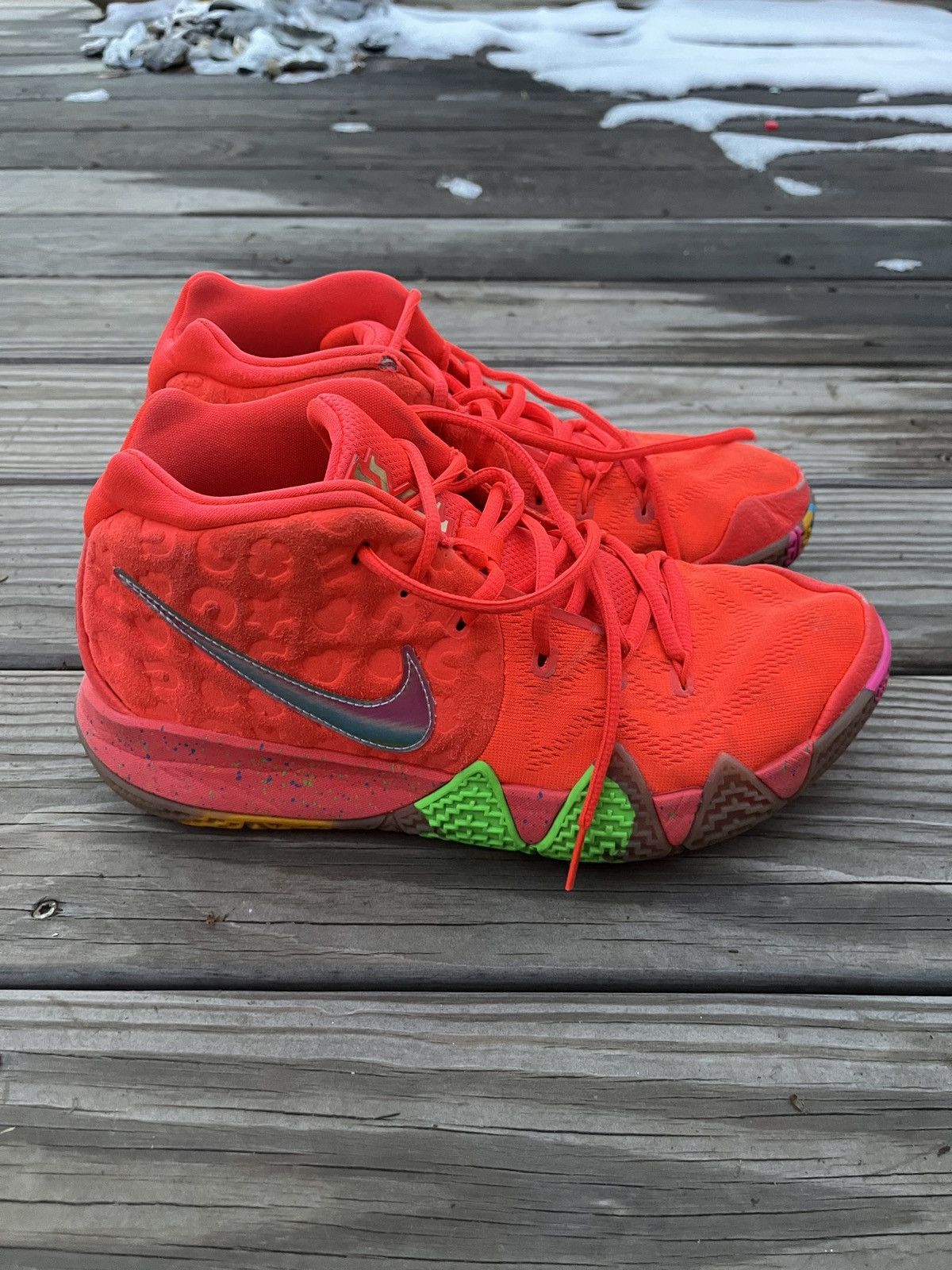 Nike Kyrie 4’s RARE lucky charm edition Size US 9 / EU 42 - 2 Thumbnail