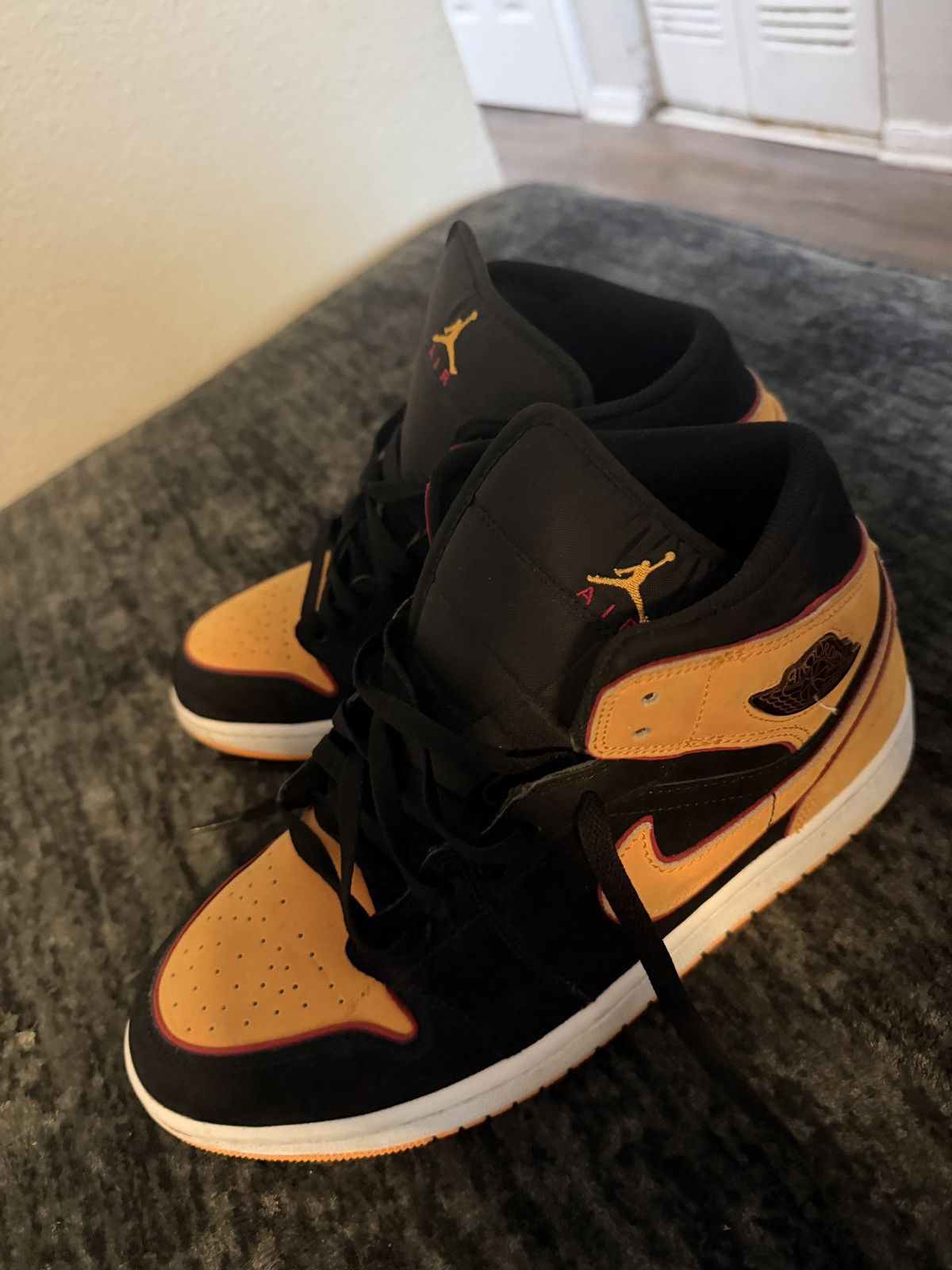 Nike Nike jordan mem size 9.5 good condition Size US 9.5 / EU 42-43 - 7 Thumbnail