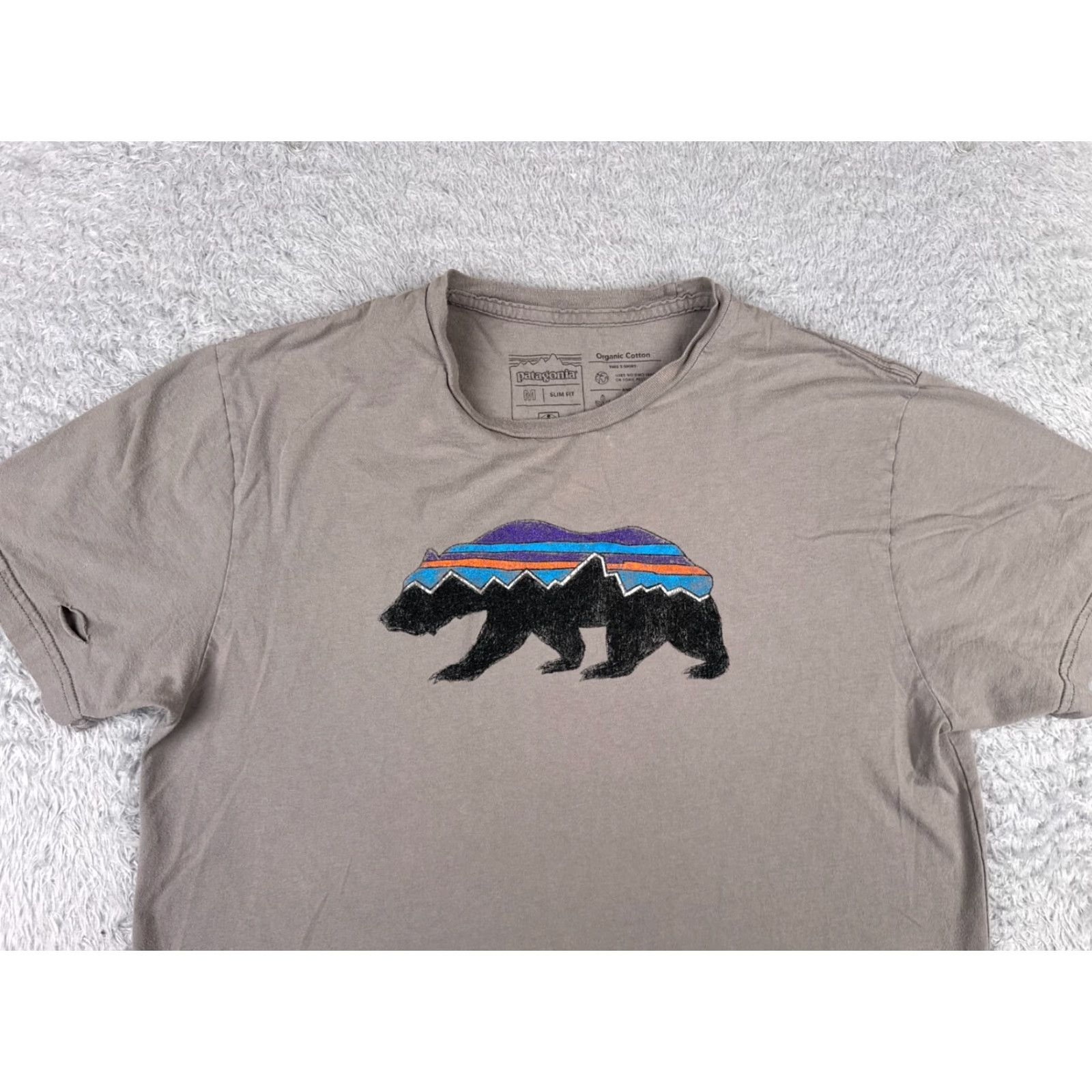 Patagonia Patagonia Shirt Men Medium Gray Short Sleeve Crew Neck Bear Logo Size US M / EU 48-50 / 2 - 7 Thumbnail