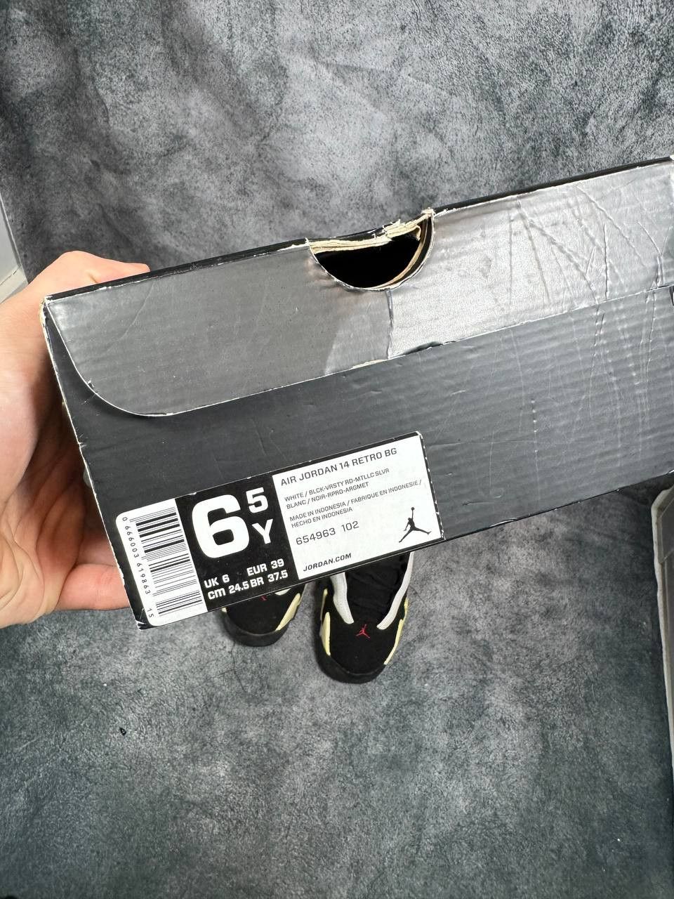Jordan Brand Size 6.5Y | Jordan 12 Black Toe With Box| Pre-Owned Size US 8.5 / IT 38.5 - 3 Thumbnail
