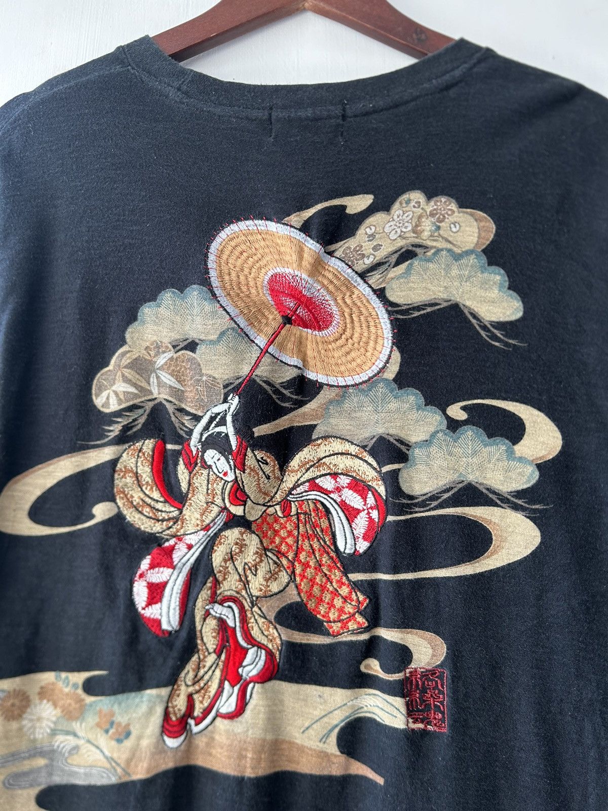 Karakuri Tamashii Vintage Karakuri Tamashi ‘Geisha’ Embroidery Sukajan Tee Size US L / EU 52-54 / 3 - 4 Thumbnail