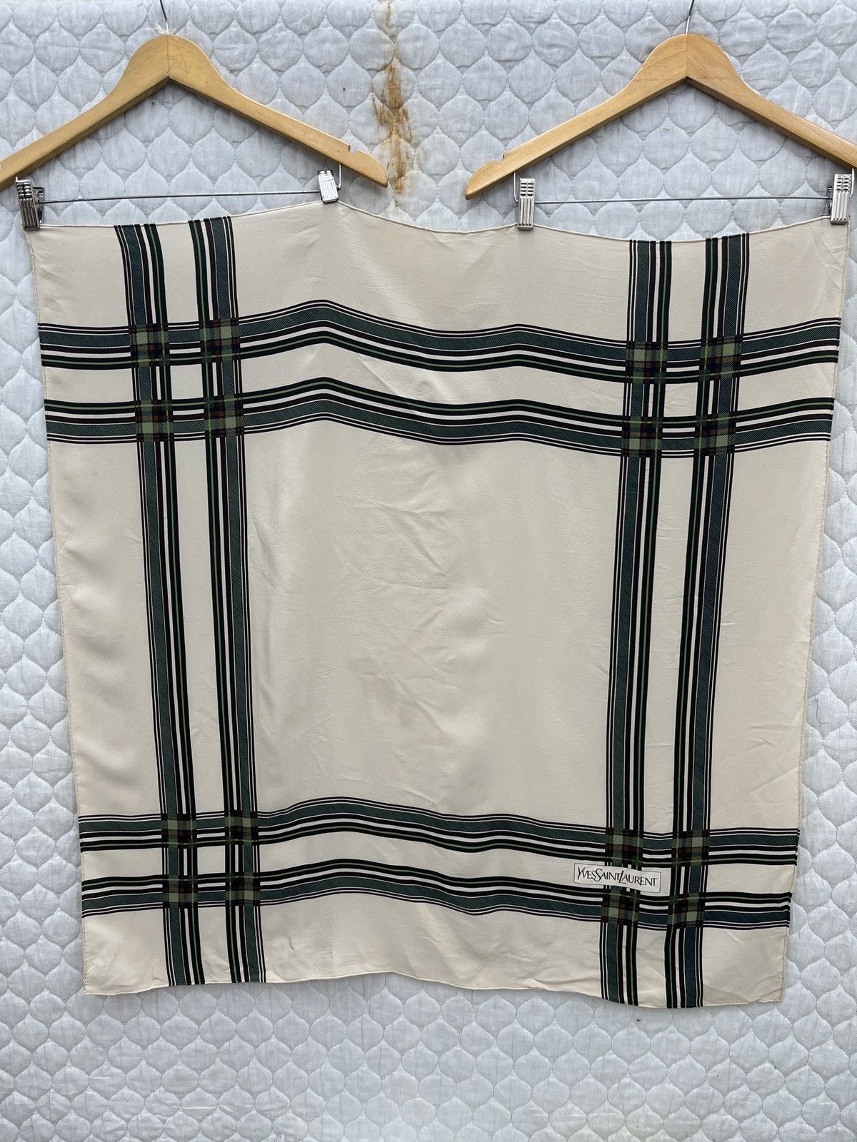 Yves Saint Laurent 🔥🔥🔥STEALS YVES SAINT LAURENT SILK SCARF Size ONE SIZE - 1 Thumbnail