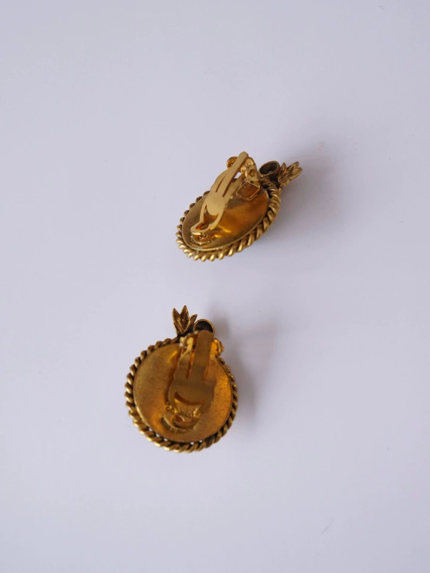 Chanel Chanel Vintage Green Glass Round Clip-On Earrings Size ONE SIZE - 6 Thumbnail