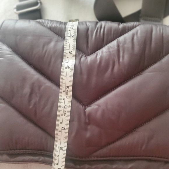 Athleta Caraa X Athleta Foldover Seatbelt Handle Crossbody Shoulder Size ONE SIZE - 11 Thumbnail