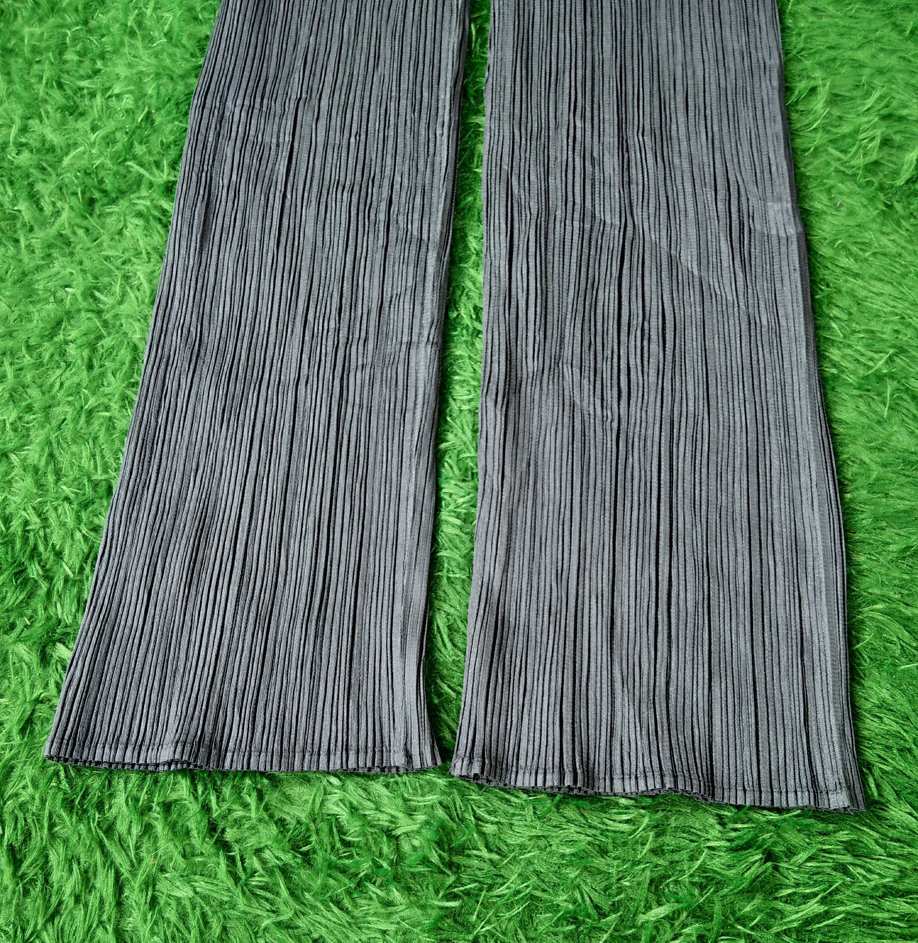 Issey Miyake × Japanese Brand × Pleats Please Issey Miyake ISSEY MIYAKE PLEATS PLEASE BASICS PANTS Size 32" / US 10 / IT 46 - 8 Thumbnail
