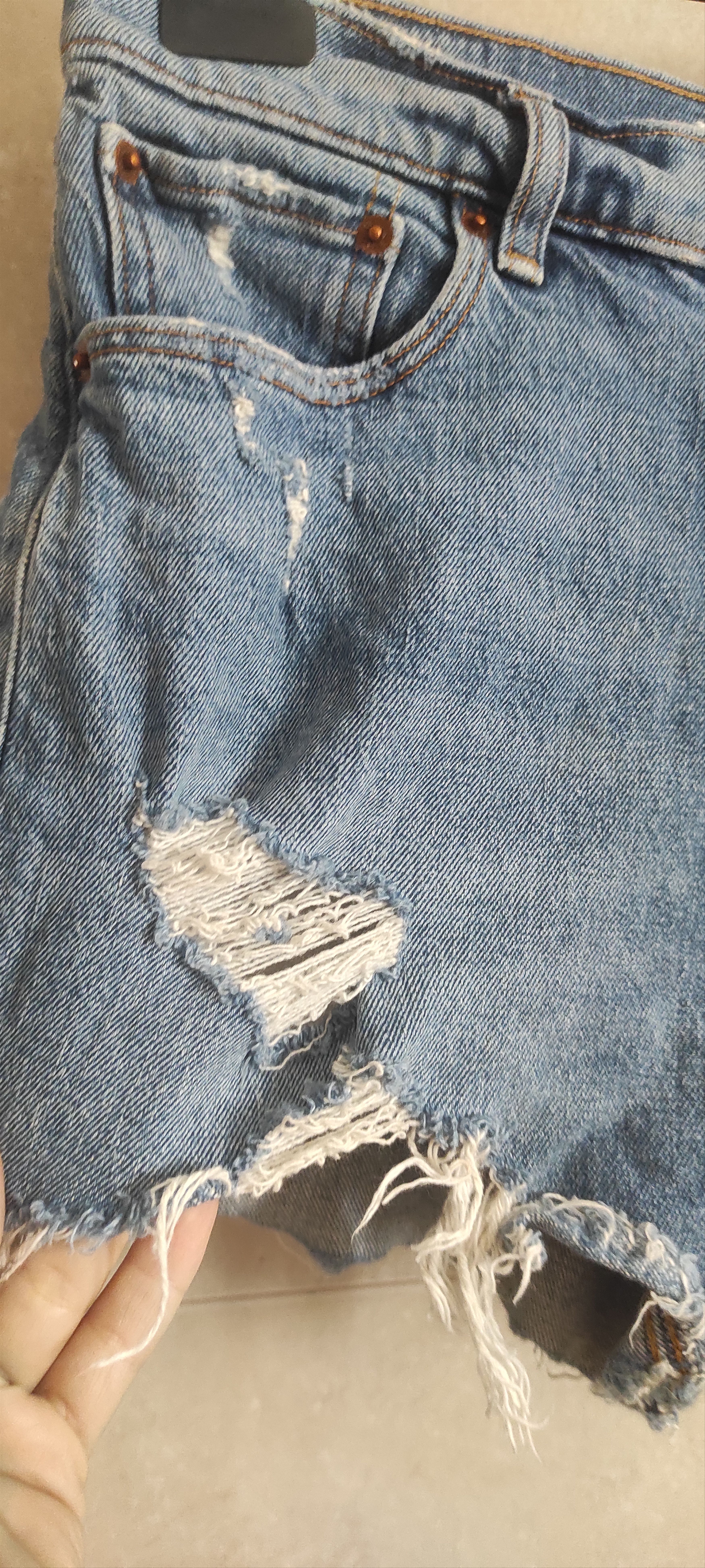 Abercrombie & Fitch Abercrombie & Fitch The Mom Shorts Mid Rise Distressed Sz 28 Size 28" / US 6 / IT 42 - 3 Thumbnail