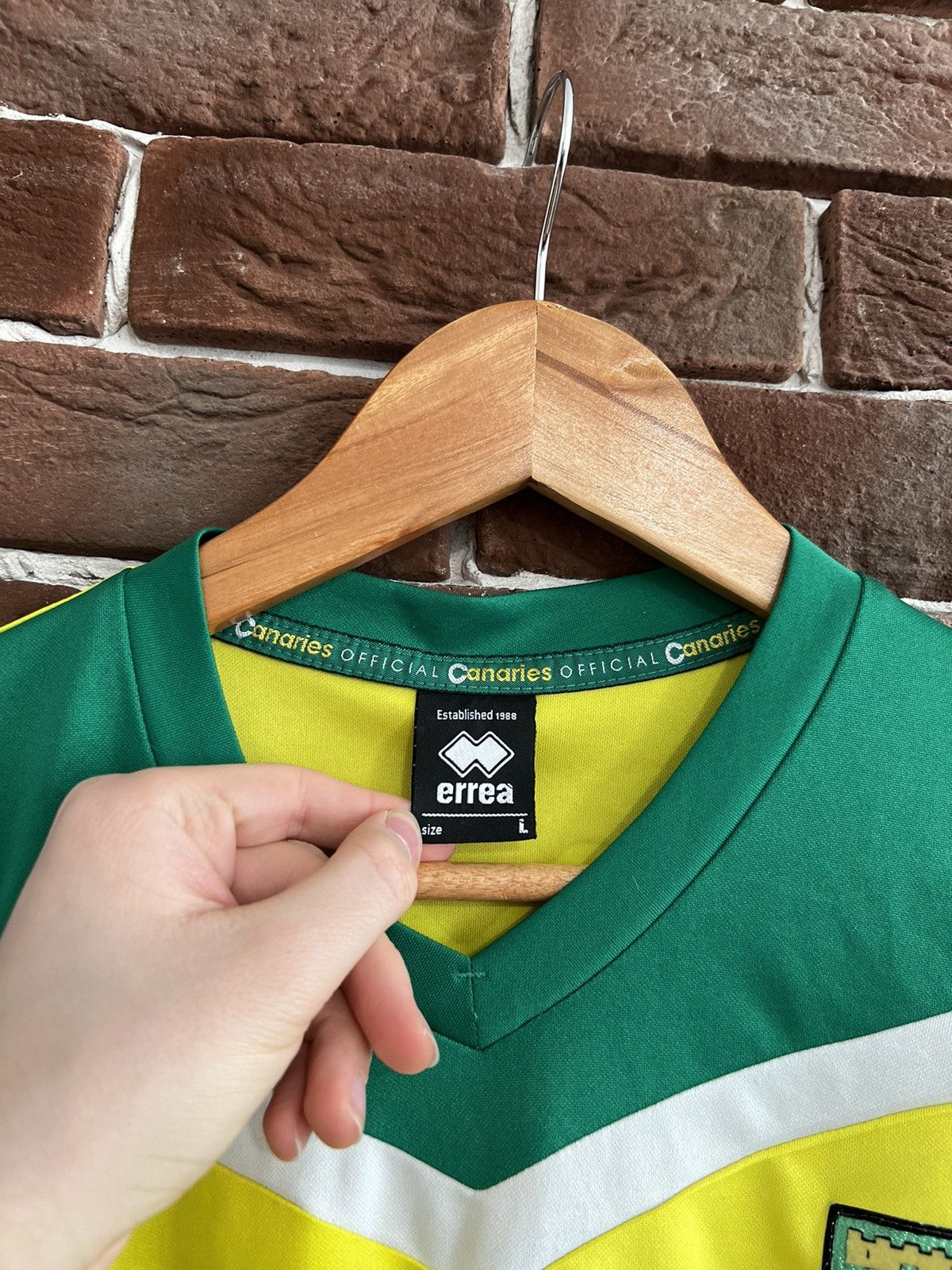 Errea Rare Errea Norwich City 2016/17 Y2K L Jersey Soccer Kit Size US L / EU 52-54 / 3 - 6 Thumbnail