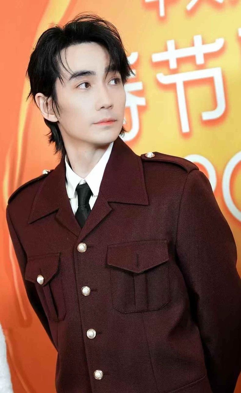 Louis Vuitton Louis Vuitton Show Style Fei Dong Co-branded Burgundy and Size US M / EU 48-50 / 2 - 7 Thumbnail