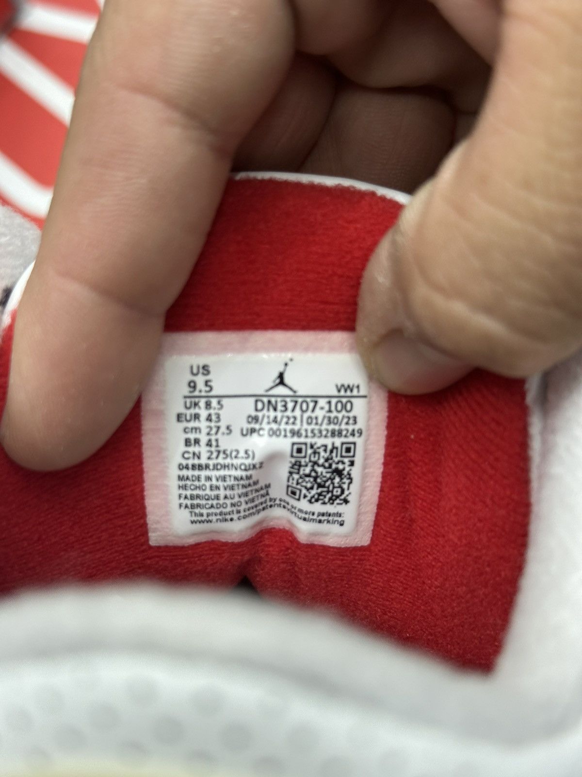 Jordan Brand Air Jordan 3 White Cement Reimagined Size 9.5 Size US 9.5 / EU 42-43 - 7 Thumbnail
