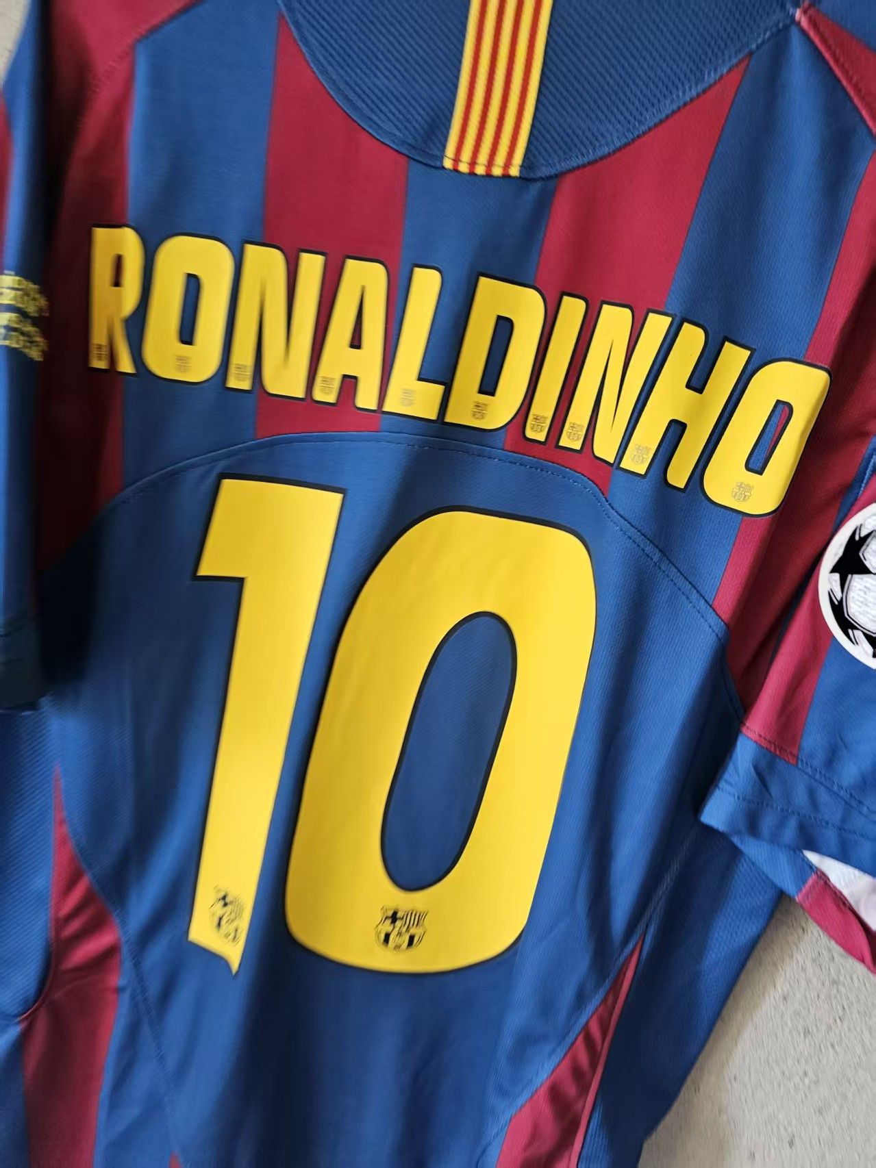 Other #10 Ronaldinho Jersey Barcelona Home Size US XL / EU 56 / 4 - 3 Thumbnail