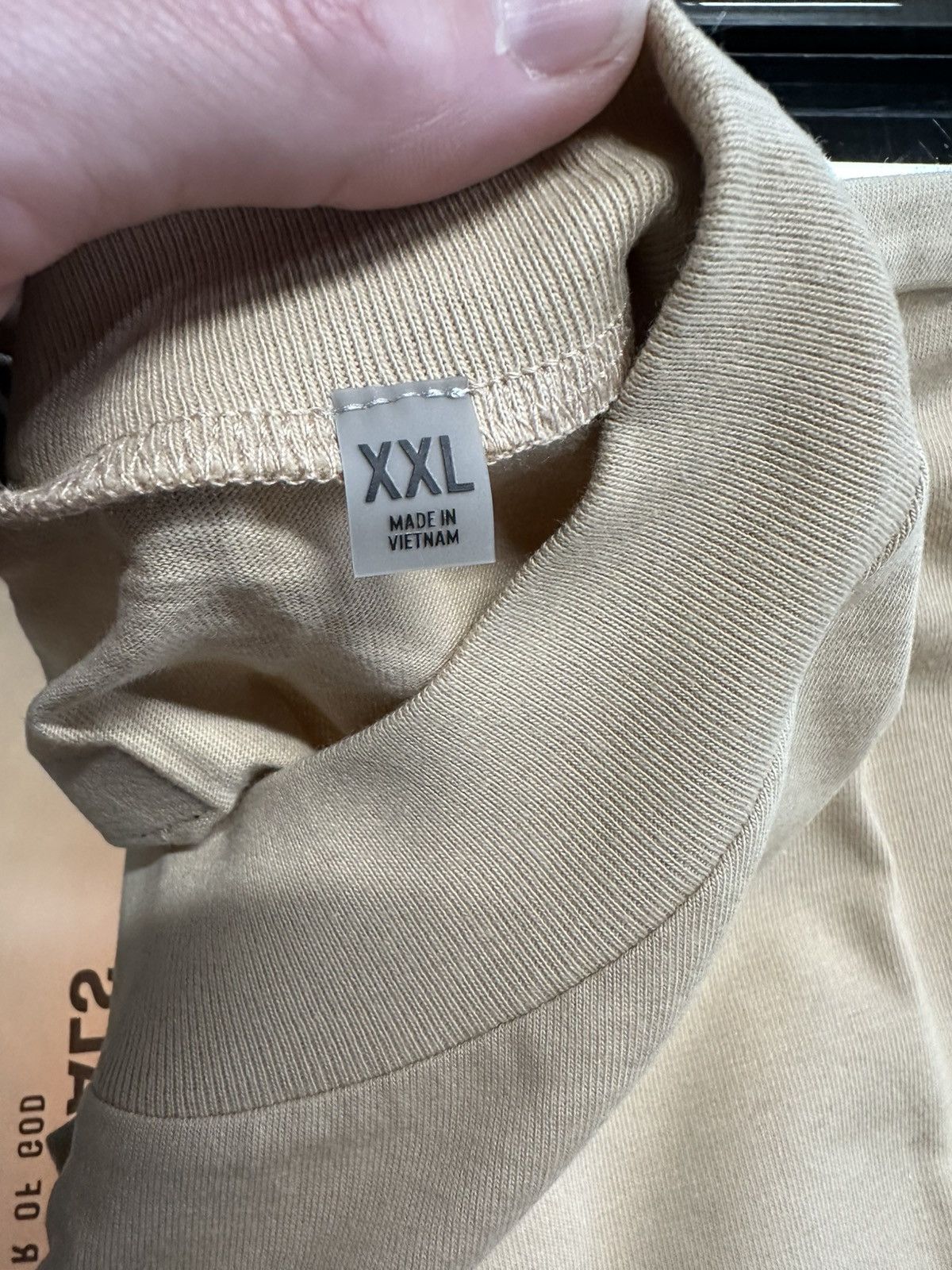Fear of God Fear of God Essentials SS Tee Sand Size US XXL / EU 58 / 5 - 3 Thumbnail