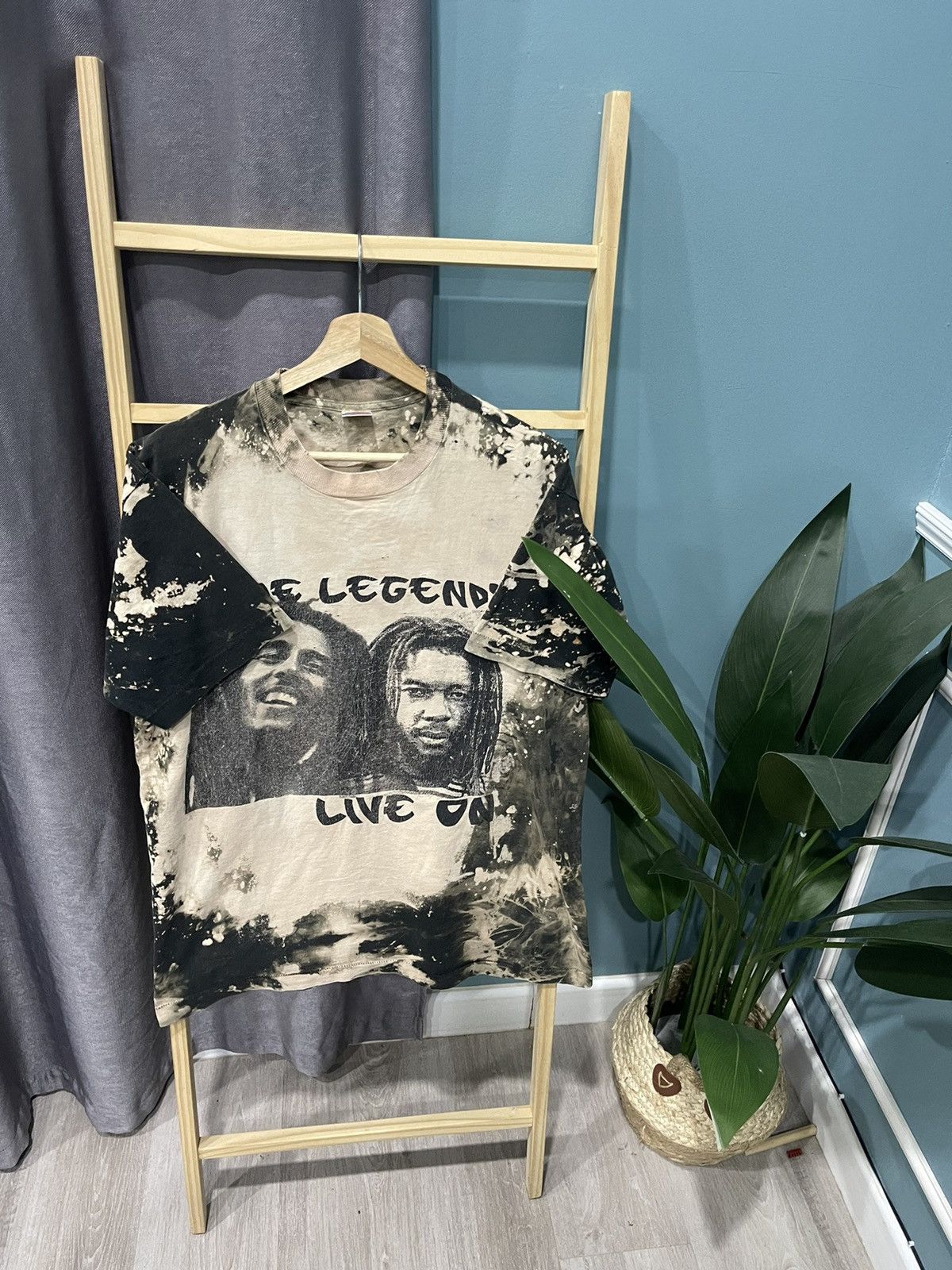 image of Bob Marley x Fruit Of The Loom Vintage 90's The Legends Live On Tee in Tye Dye, Men's (Size XL)