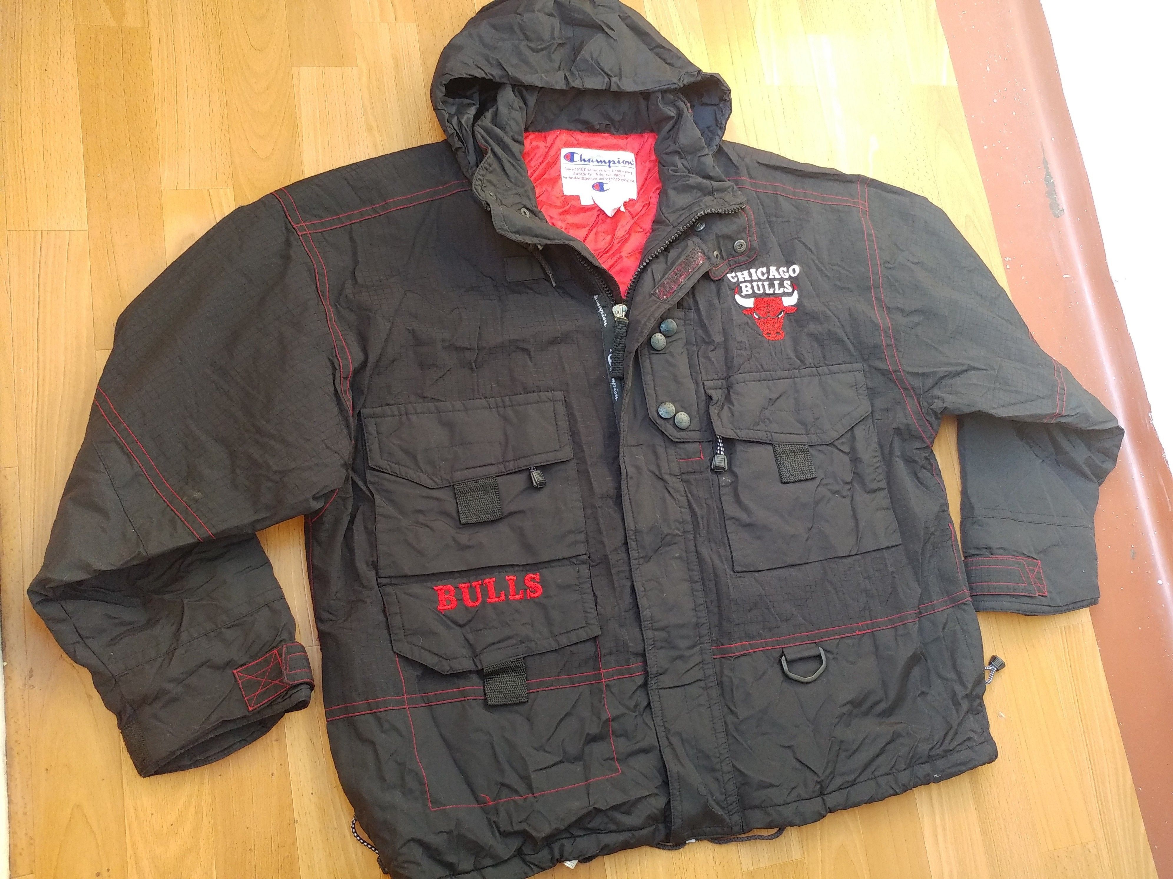 Champion NBA Chicago Bulls jacket, Champion basketball vintage 90s XL Size US XL / EU 56 / 4 - 14 Thumbnail