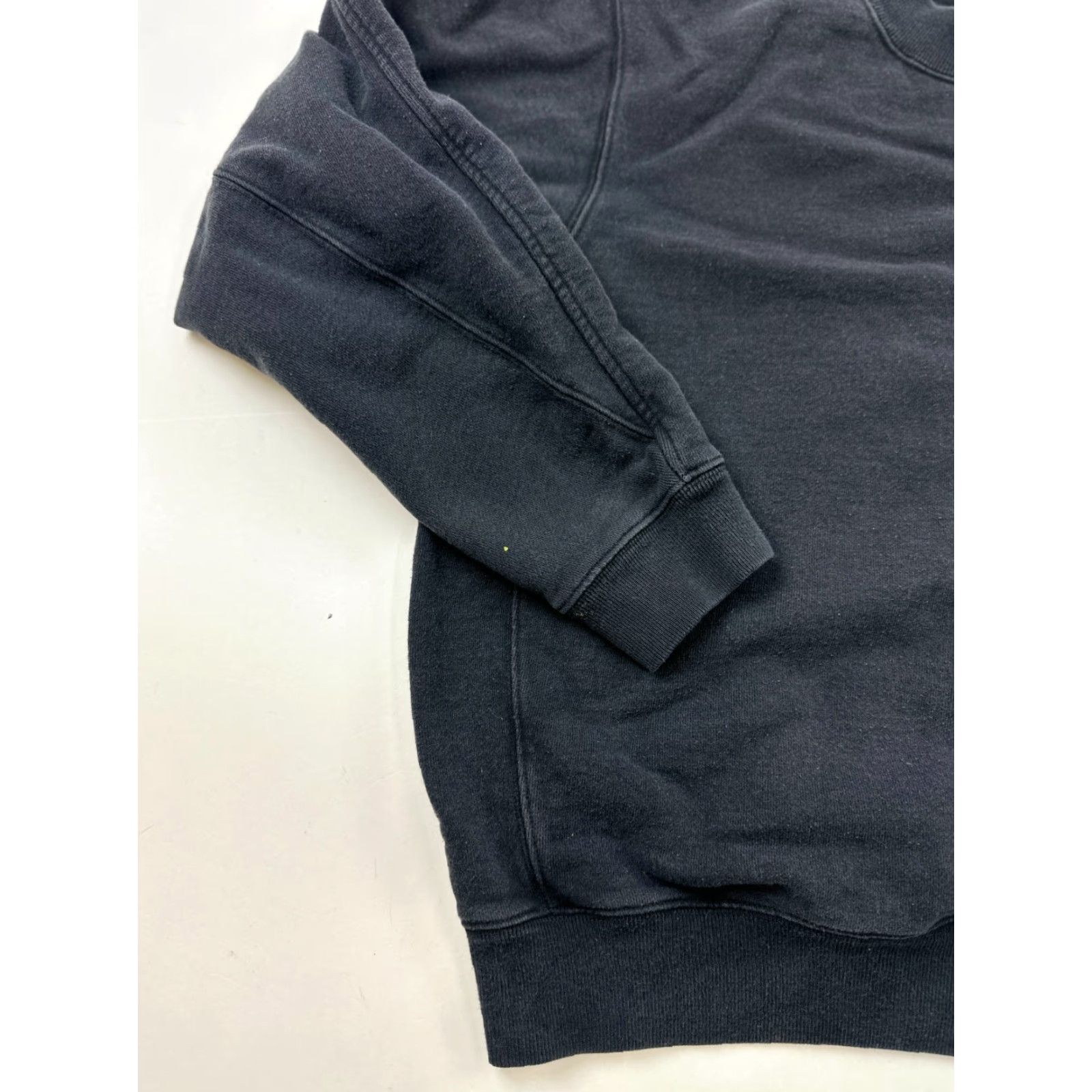 Uniqlo Uniqlo Sweatshirt Womens Medium Black Rose Emblem Long Sleeve Crew Neck Pullover Size M / US 6-8 / IT 42-44 - 4 Thumbnail