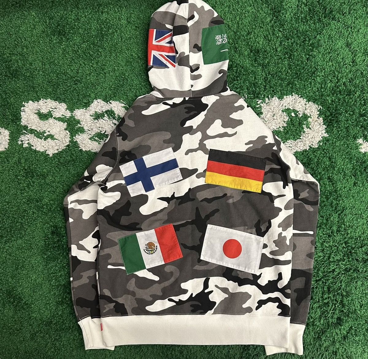Supreme Supreme international flags patchwork hoodie snow camo xl Size US XL / EU 56 / 4 - 2 Thumbnail