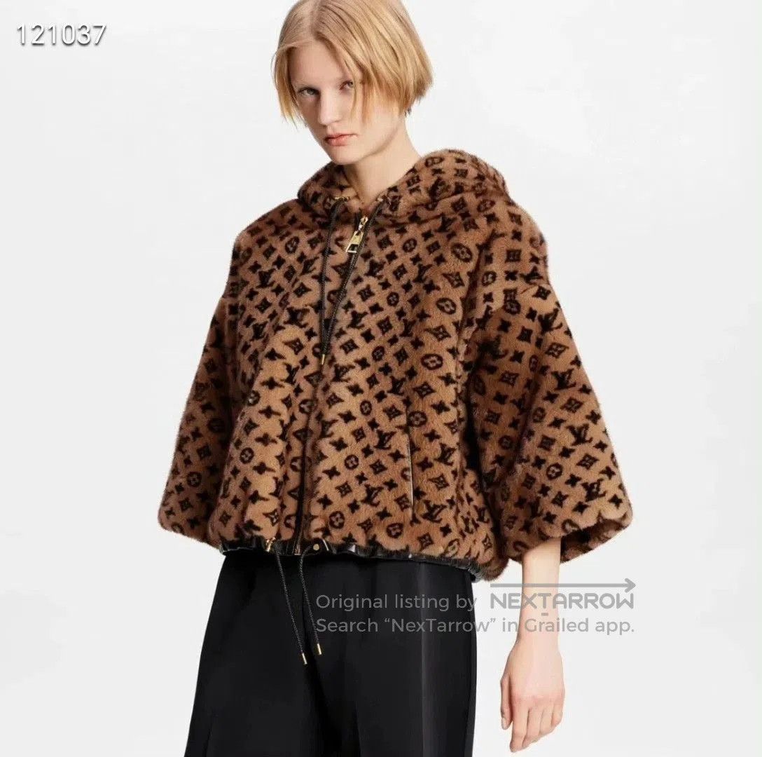 Louis Vuitton LV Monogram Hooded Mink Fur Coat. Size XXS / US 00 / IT 34 - 7 Thumbnail