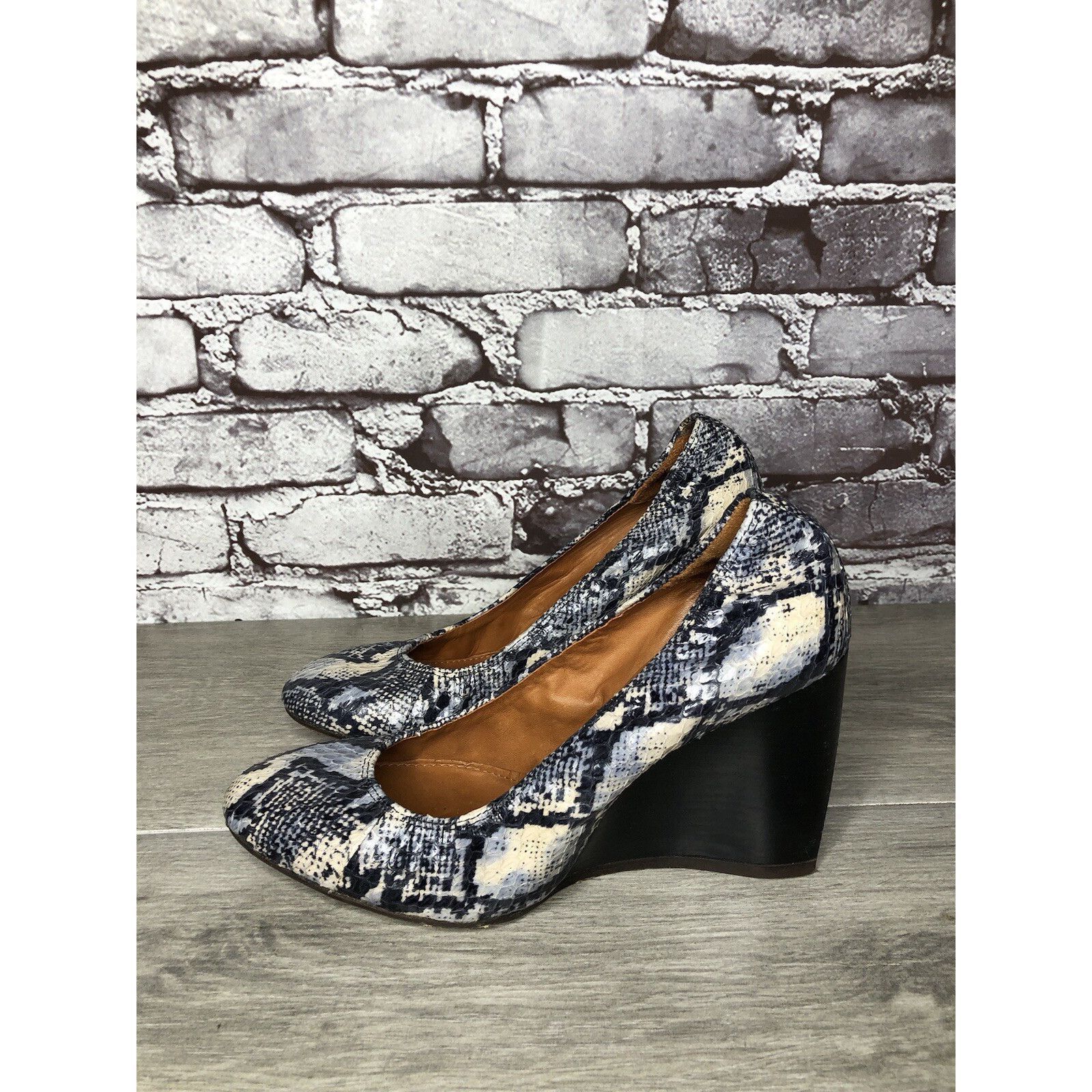 Lanvin LANVIN Ivory Blue Leather Snake Skin Pumps High Wedges Shoes Size US 9.5 / IT 39.5 - 16 Thumbnail