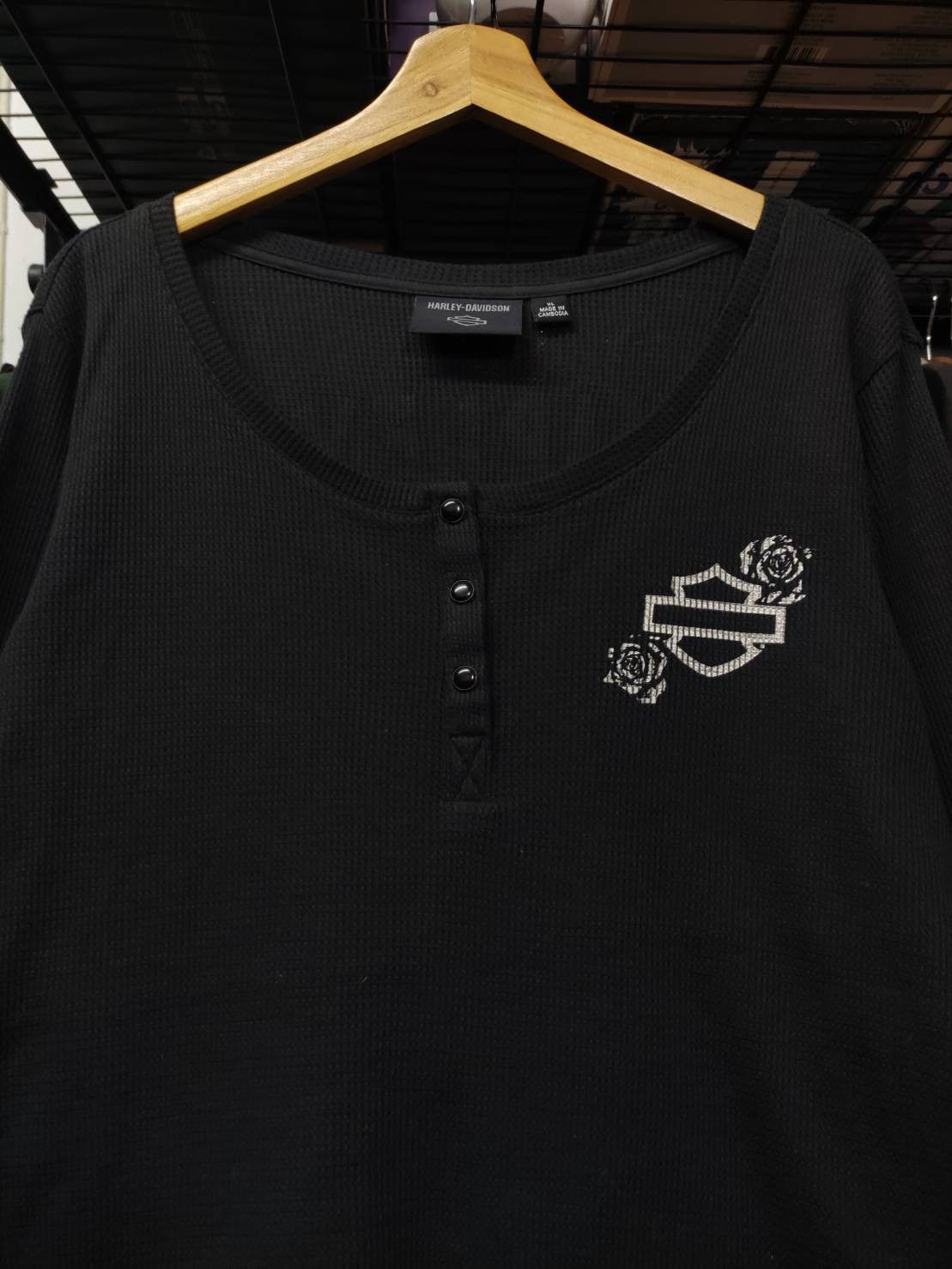 Harley Davidson Harley Davidson Roses Thermal Henley L/S Shirt Size US XL / EU 56 / 4 - 1 Thumbnail