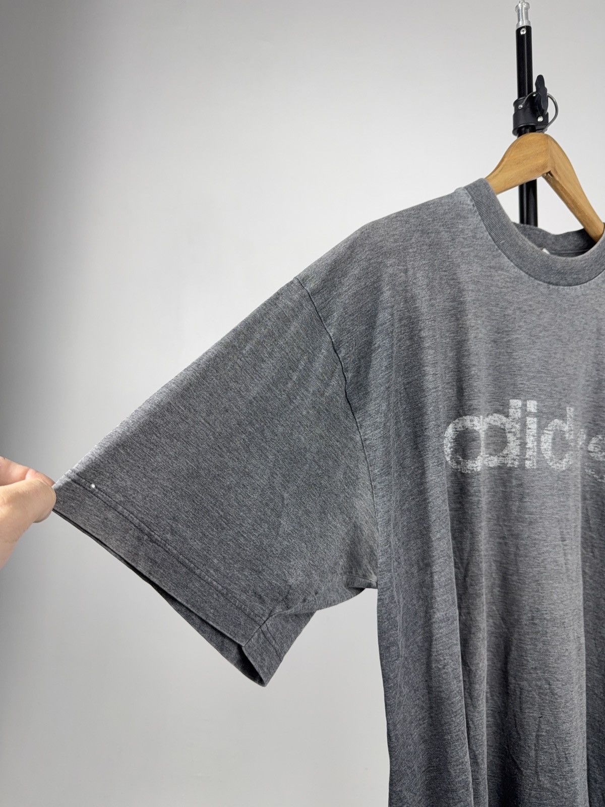 Adidas Vintage 90s Adidas Distressed Faded Logo Grey Boxy T-Shirt Size US XL / EU 56 / 4 - 3 Thumbnail