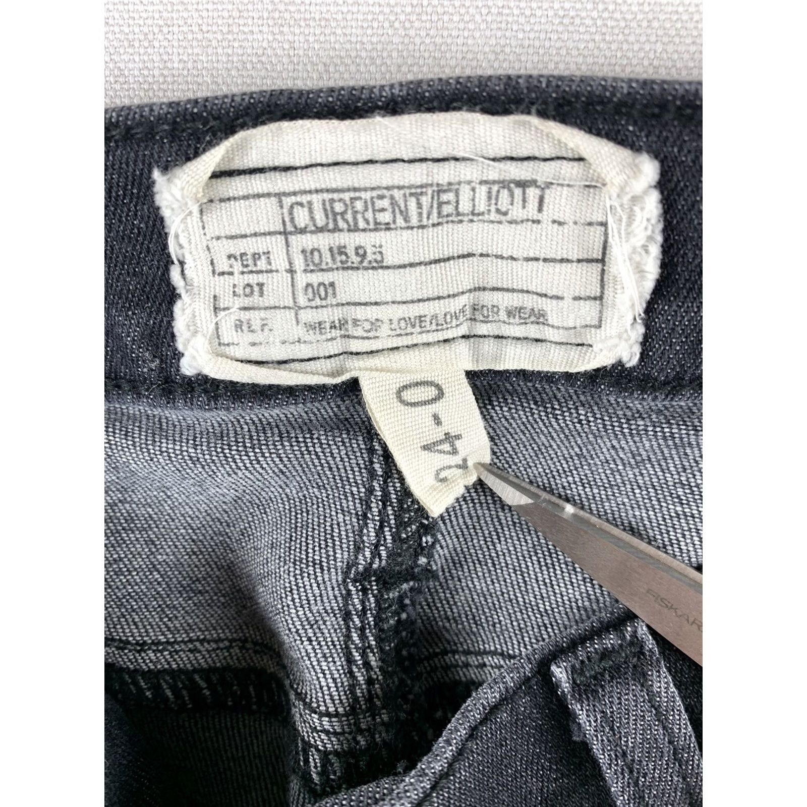 Vintage CURRENT ELLIOTT JEANS THE SOHO ZIP STILETTO WOMENS SIZE 24 BLACK ZIPPER BUTTONS POCKETS DENIM SKINNY 26 INSEAM REGULAR CARE: READY TO WEAR Size 42" / US 20 - 4 Thumbnail