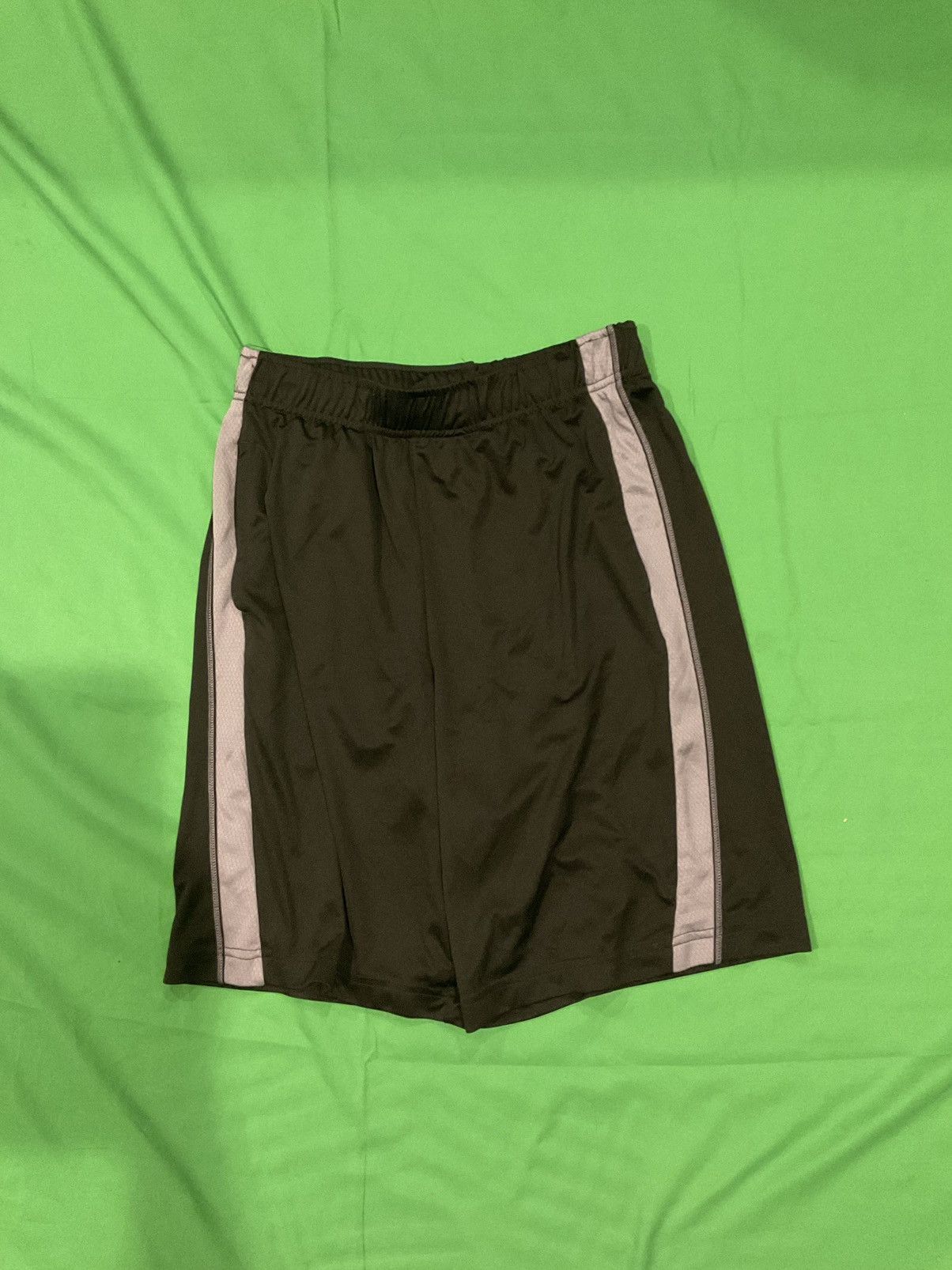 Vintage Vintage Black and grey Tek Gear shorts Size US 30 / EU 46 - 1 Thumbnail