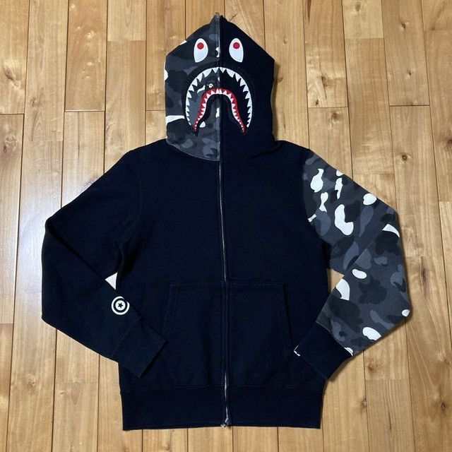 Bape 💫Glow in the dark💫 BAPE City Camo Shark Full Zip Hoodie APE Size US S / EU 44-46 / 1 - 2 Thumbnail