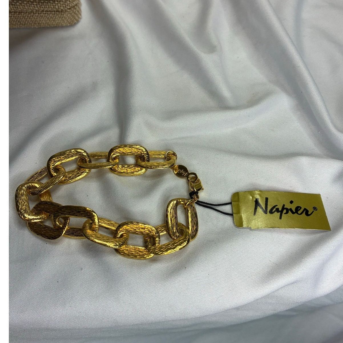 Other Napier Gold Tone Textured Oval Link Bracelet 80s 90s Signed Size ONE SIZE - 1 Thumbnail